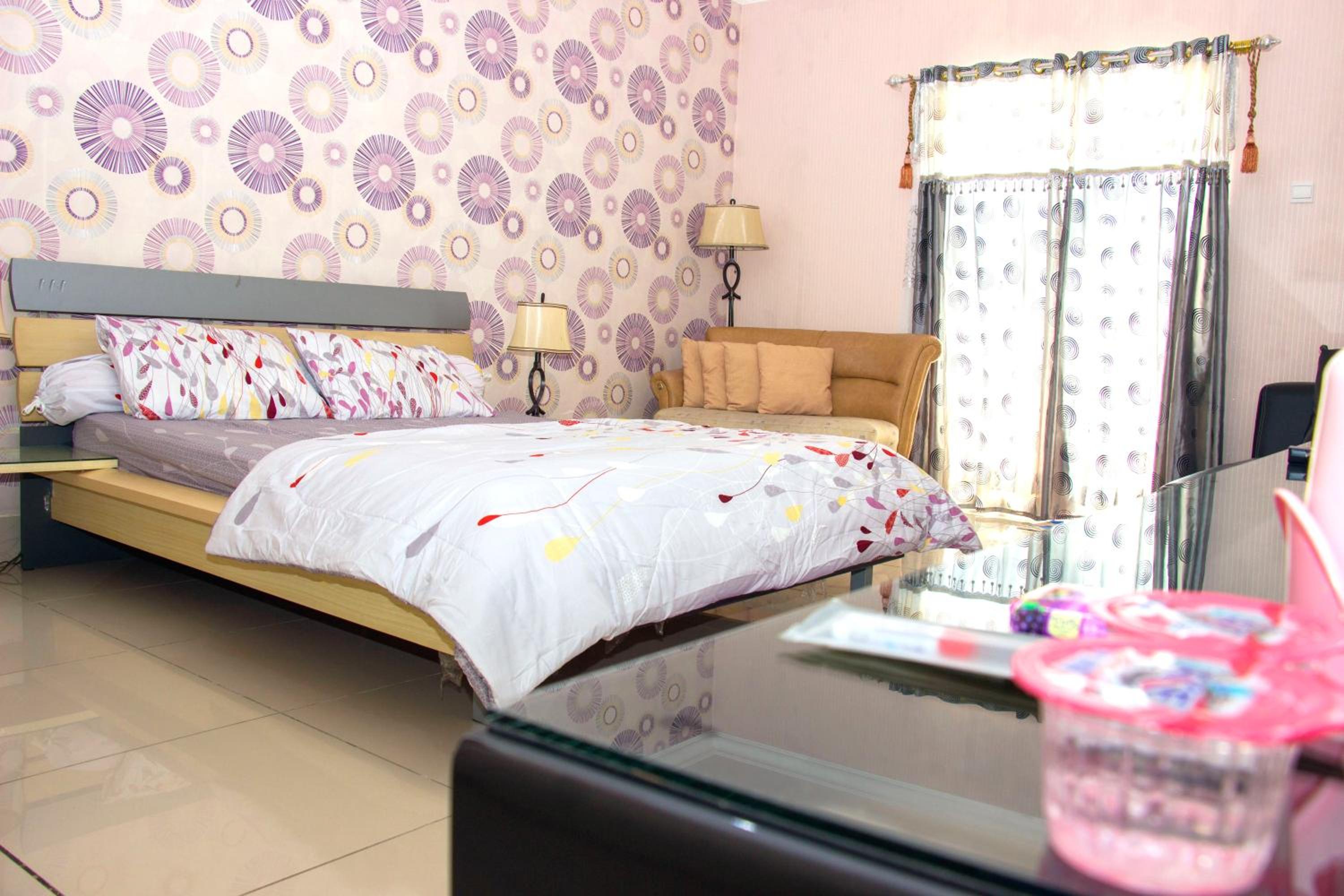 One-Bedroom Apartment - Photo 1