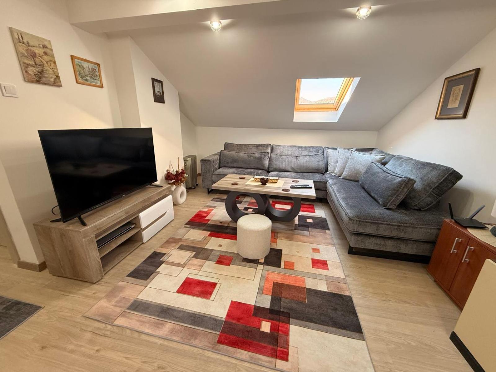 One-Bedroom Apartment with View