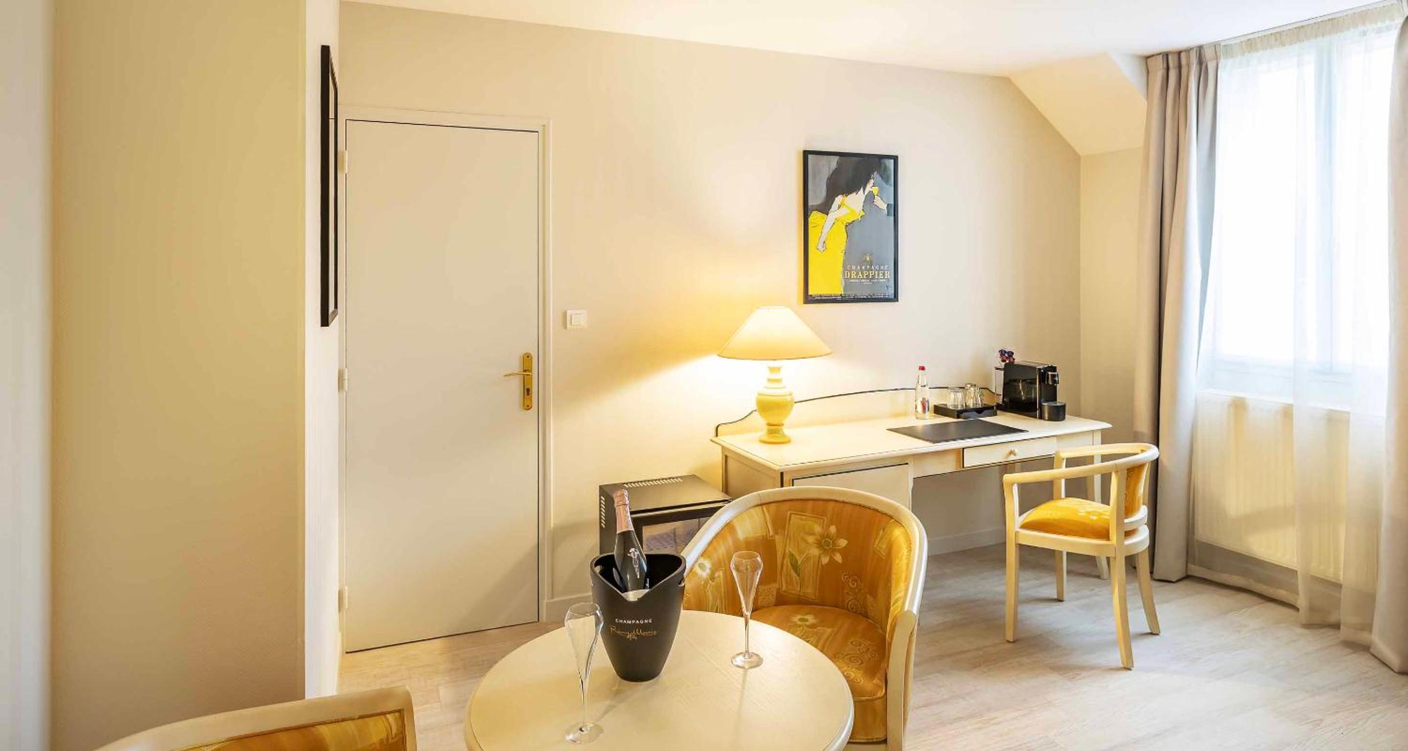King Suite with Sofa Bed and Pool View - Non-Smoking photo 1