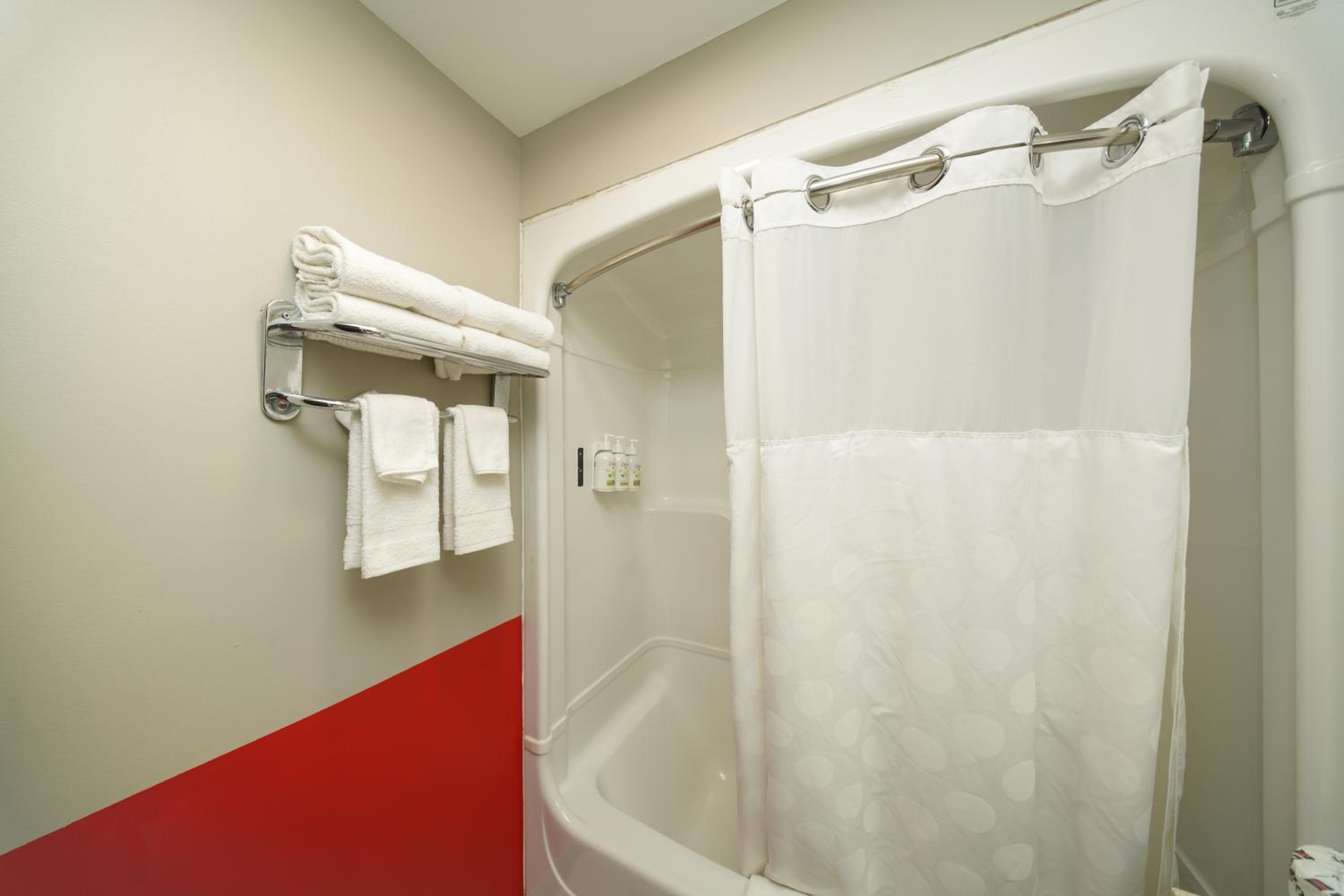 Queen Room with Two Queen Beds - Pet Friendly/Non-Smoking photo 2