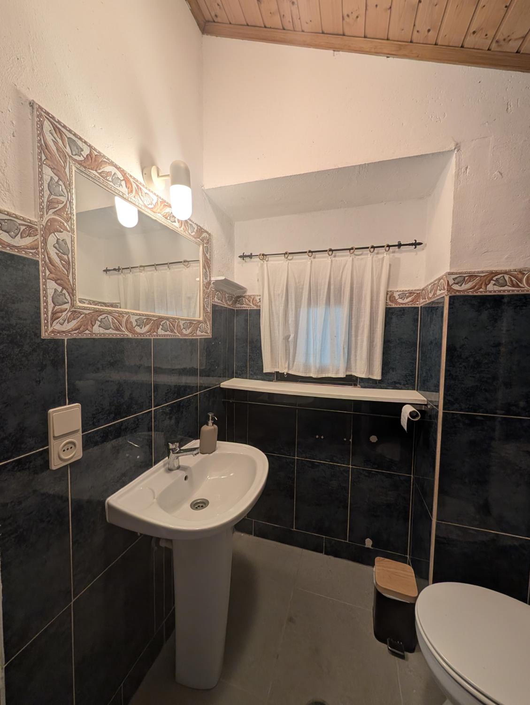 Single Room with Bathroom photo 3