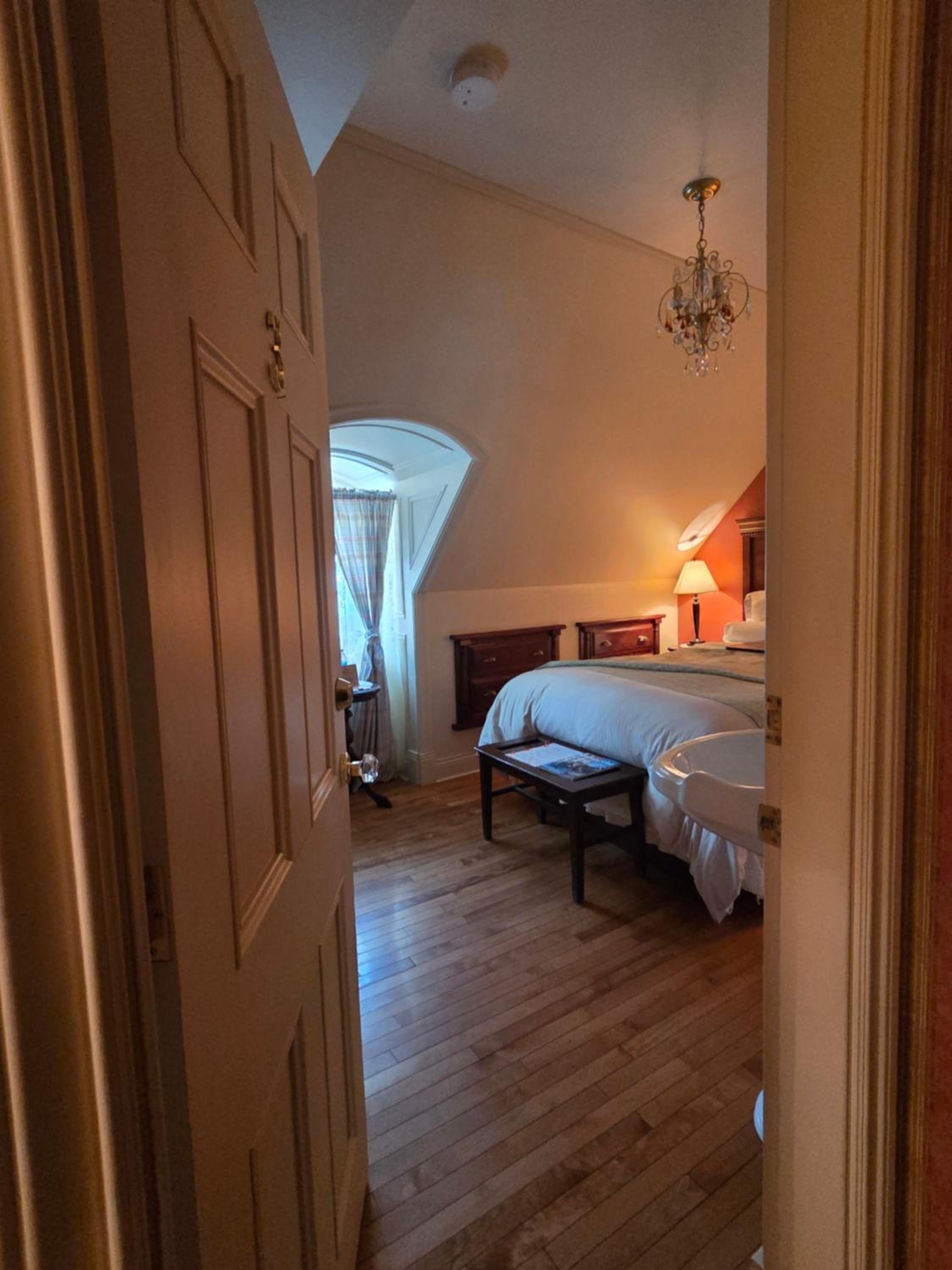 Standard Queen Room photo 2