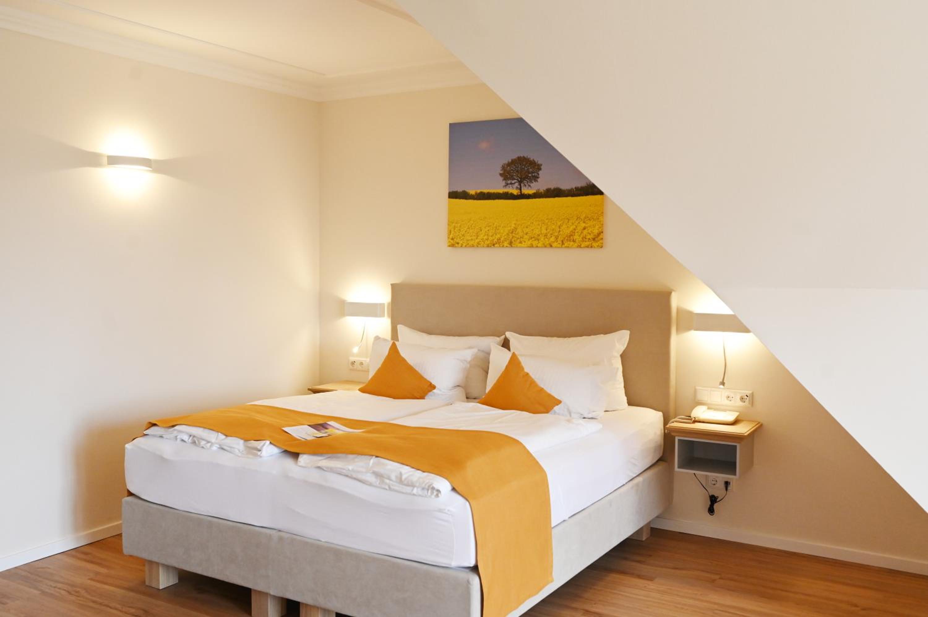 Deluxe Double Room with Balcony photo 3