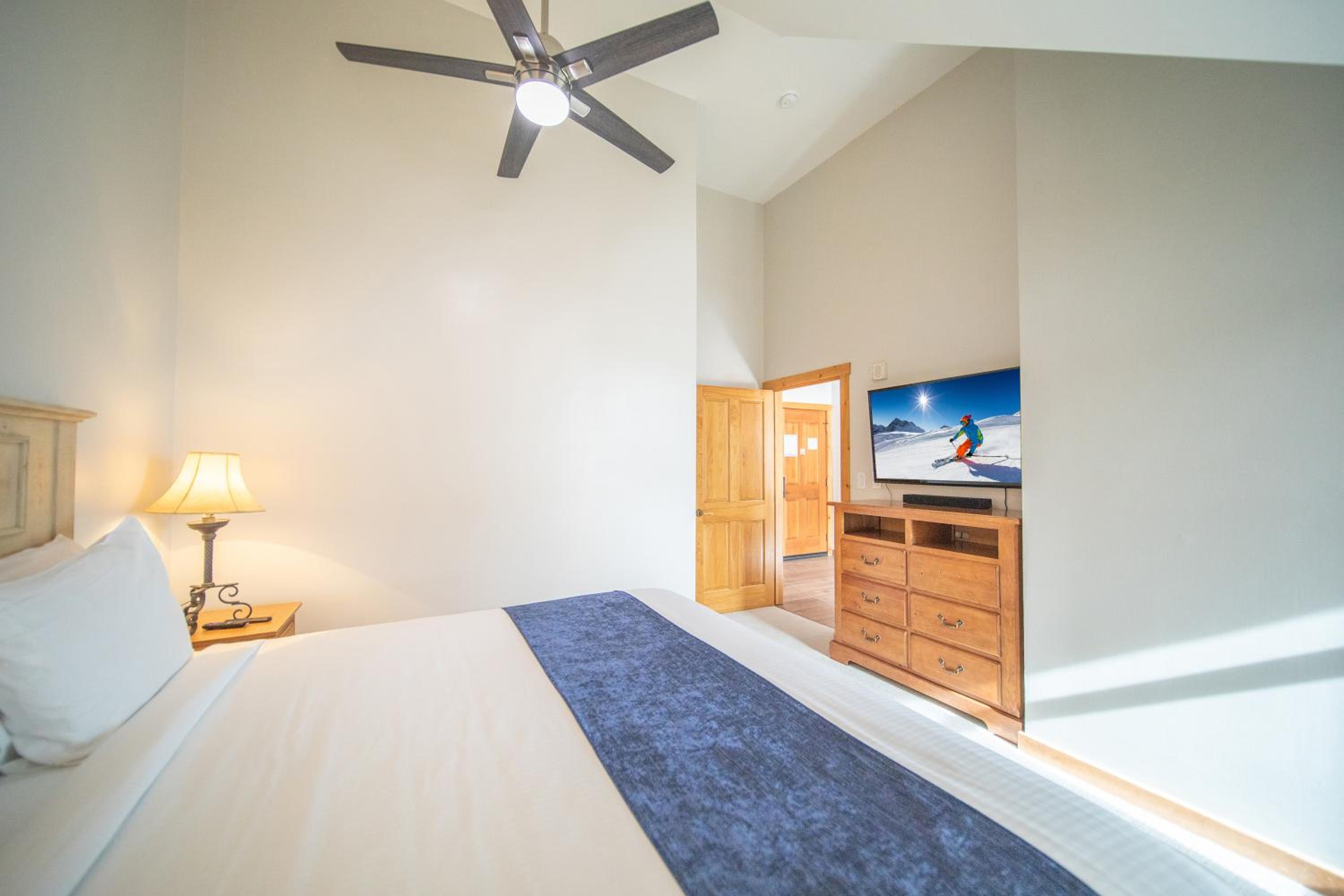 One-Bedroom Apartment with Balcony photo 3
