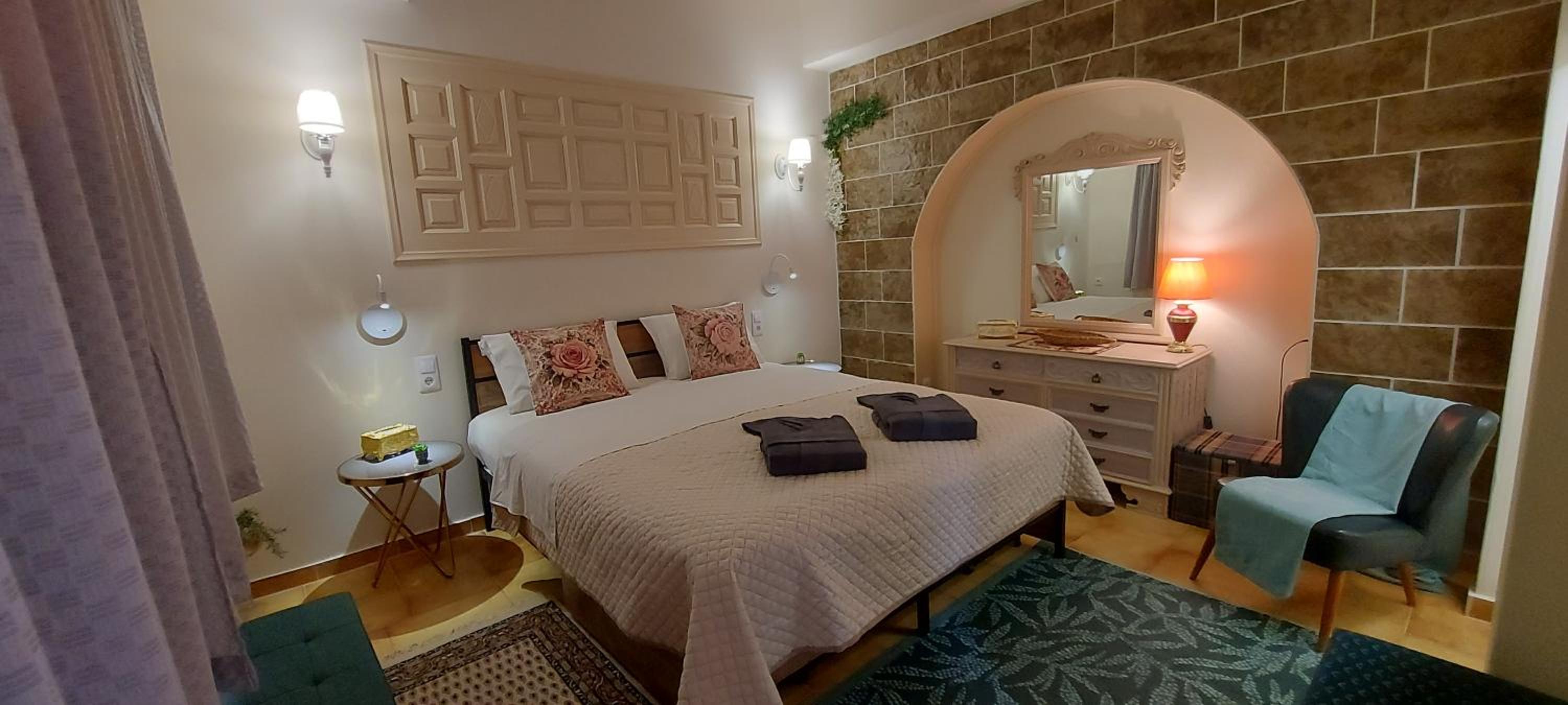 One-Bedroom Deluxe Apartment