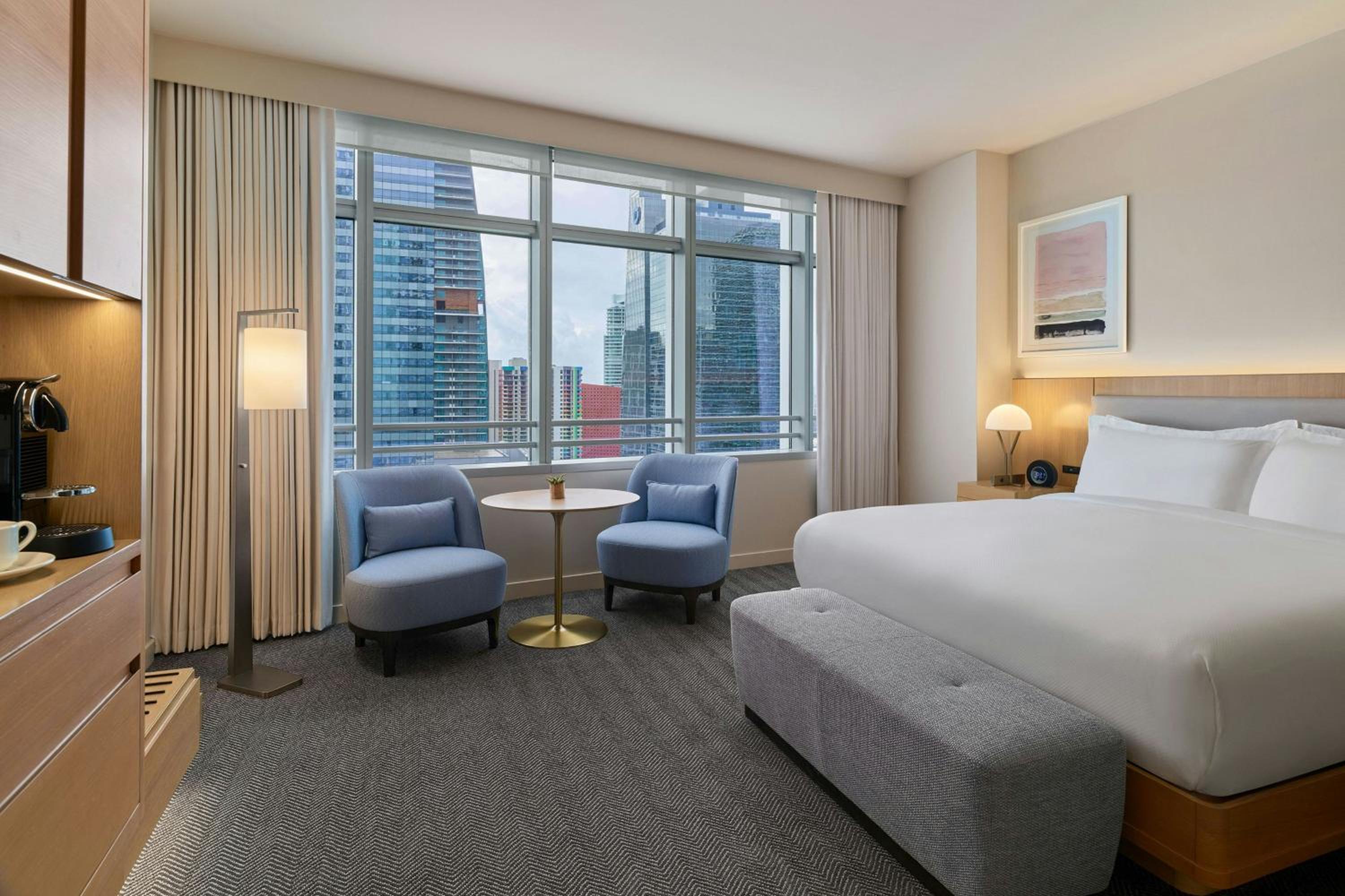 Grand Deluxe King Room with Bay View photo 2