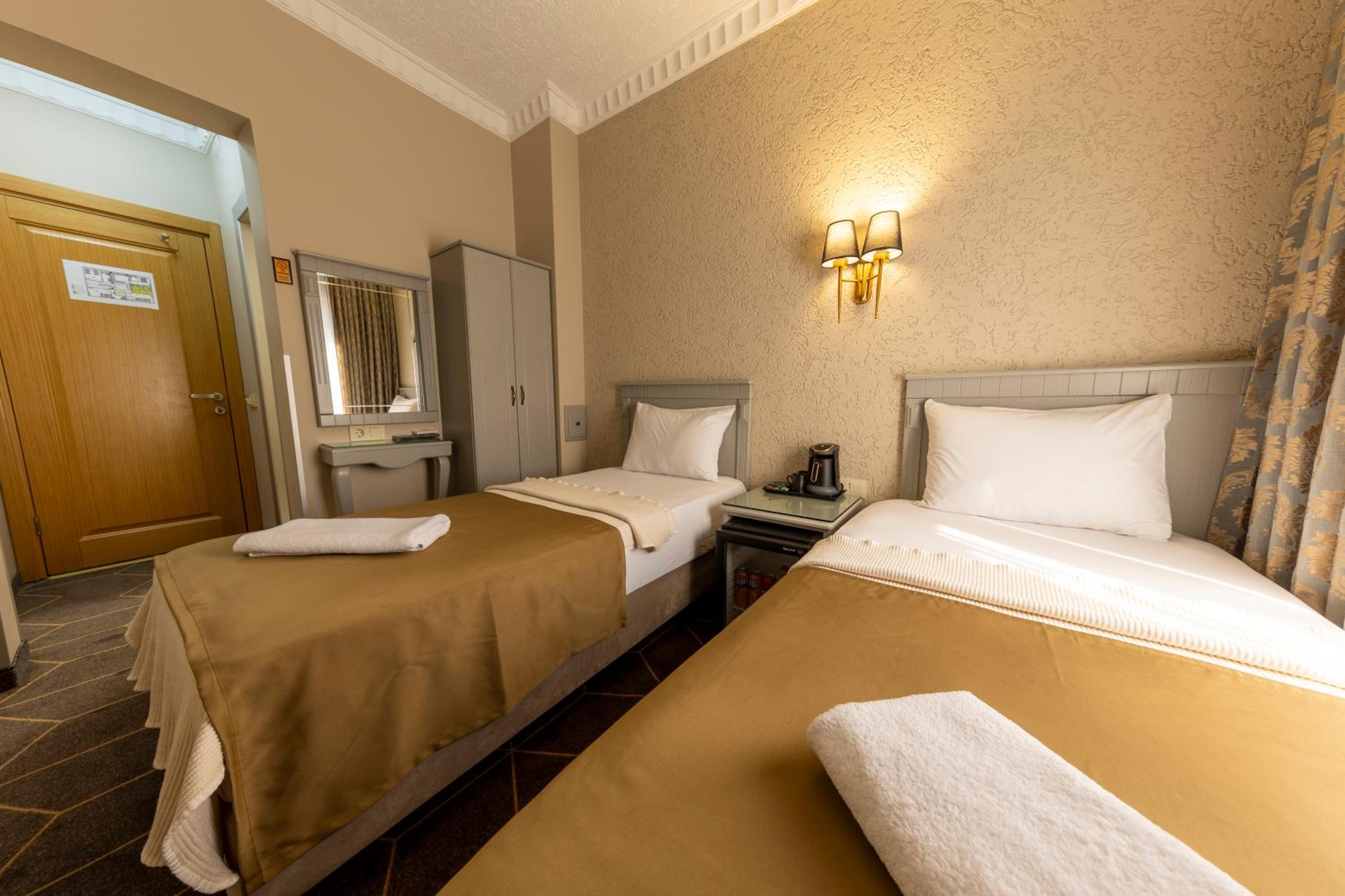 Twin Room with City View photo 3
