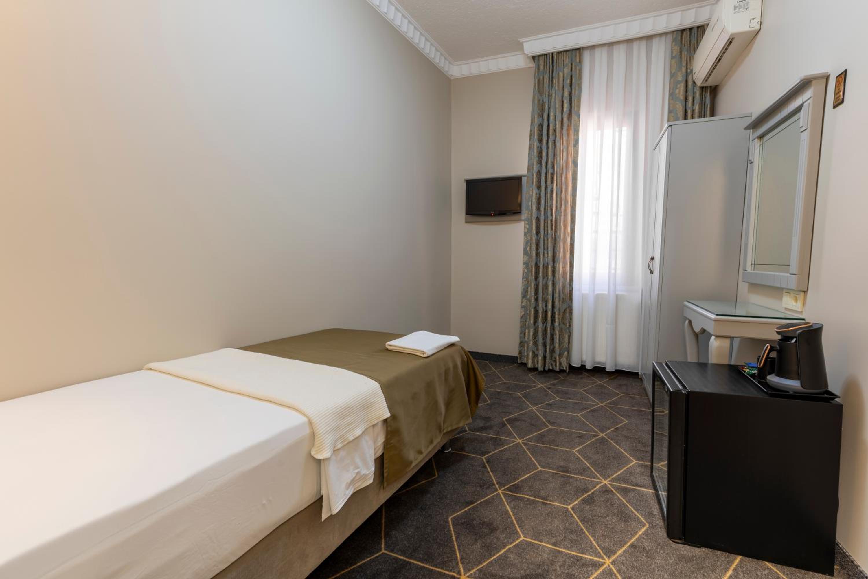 Large Single Room photo 1