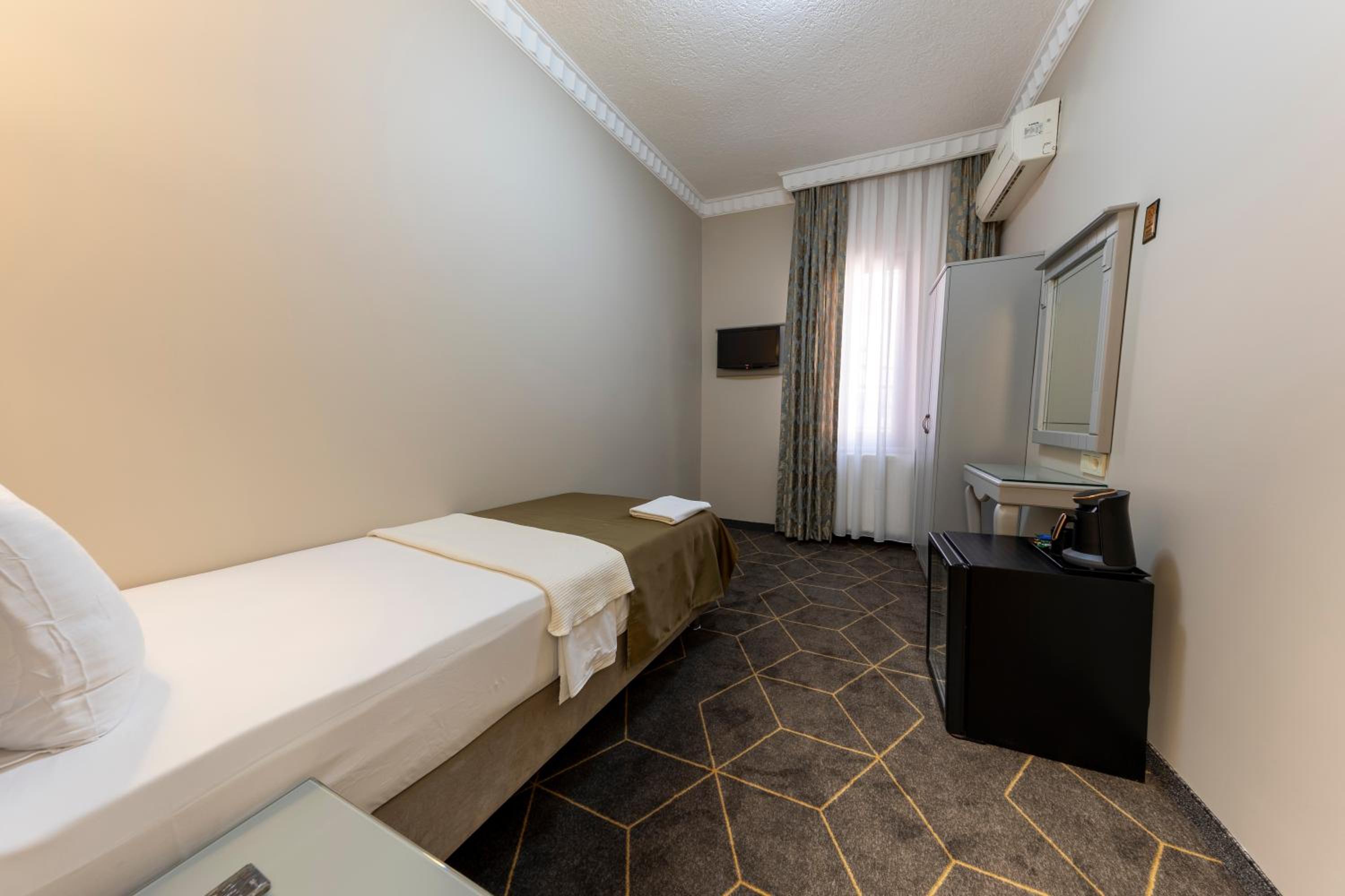 Large Single Room photo 2