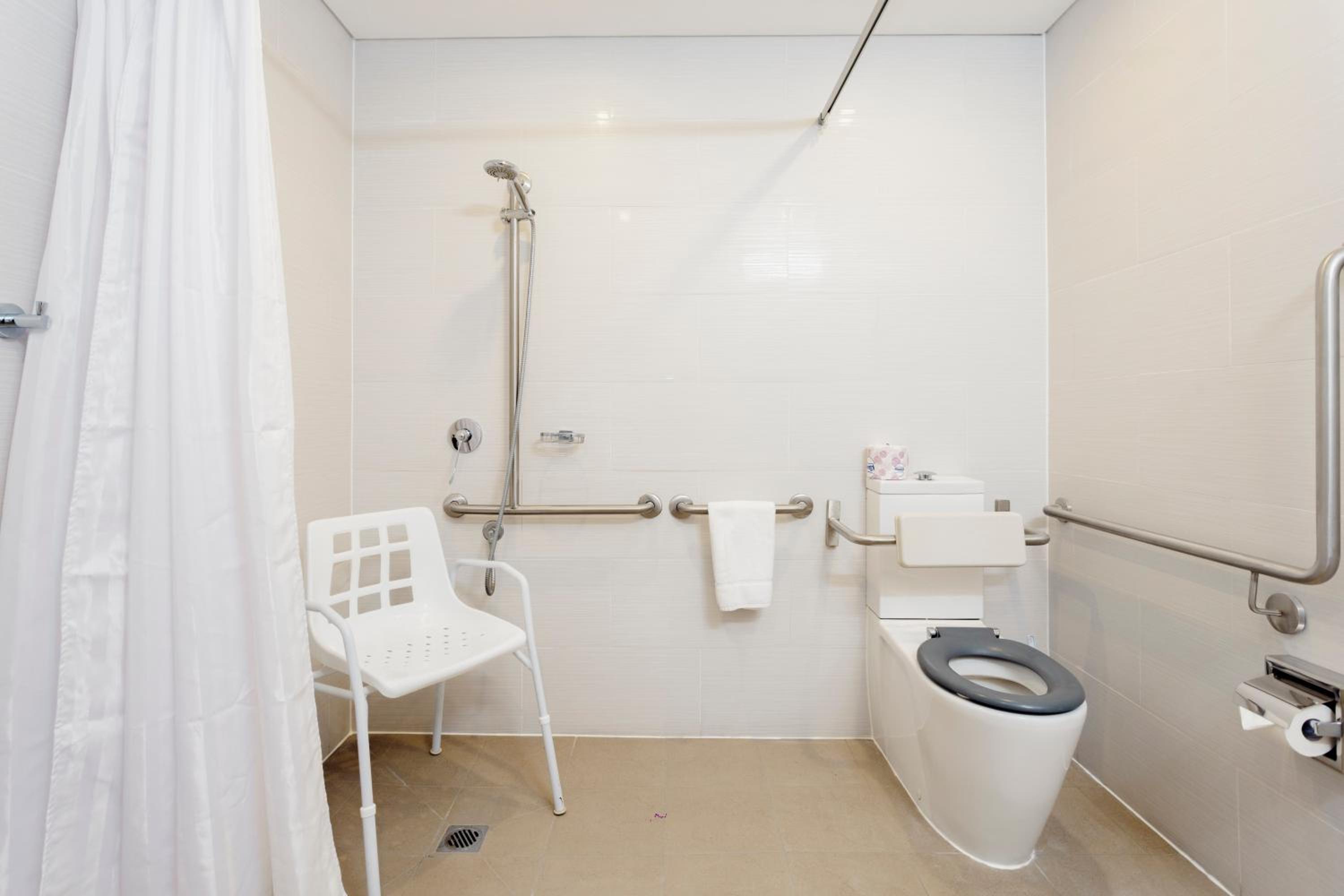 Standard Queen Room - Accessible