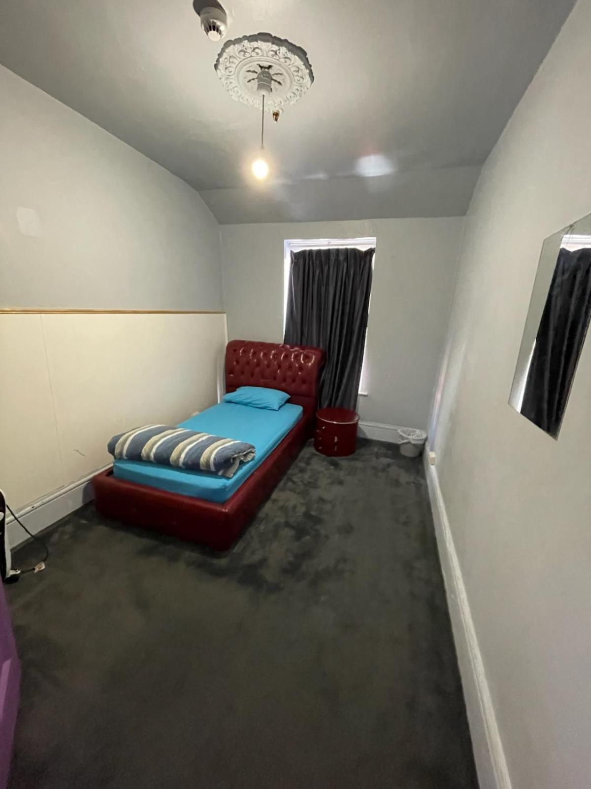 Budget Single Room photo 3