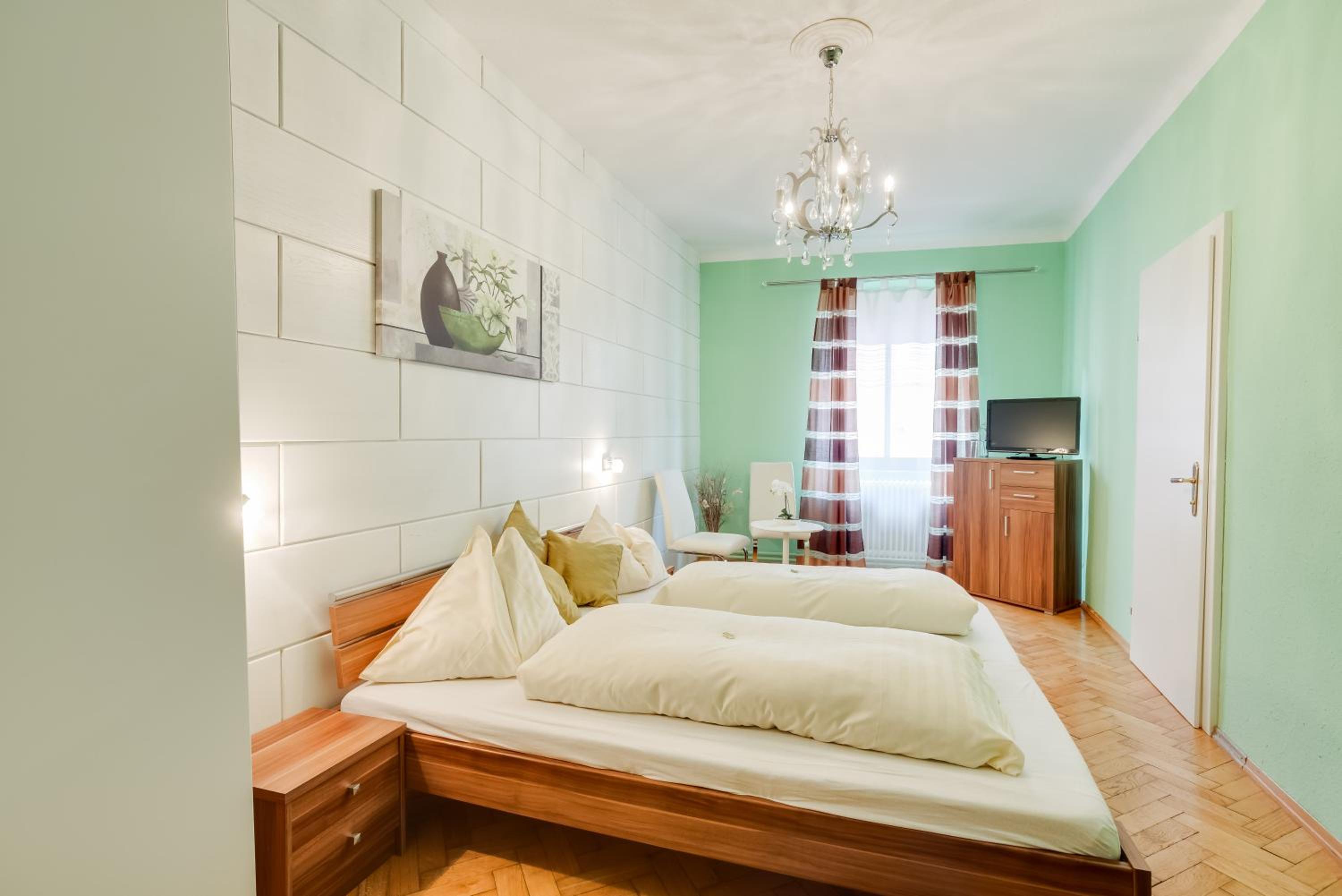 Double Room - Photo 9