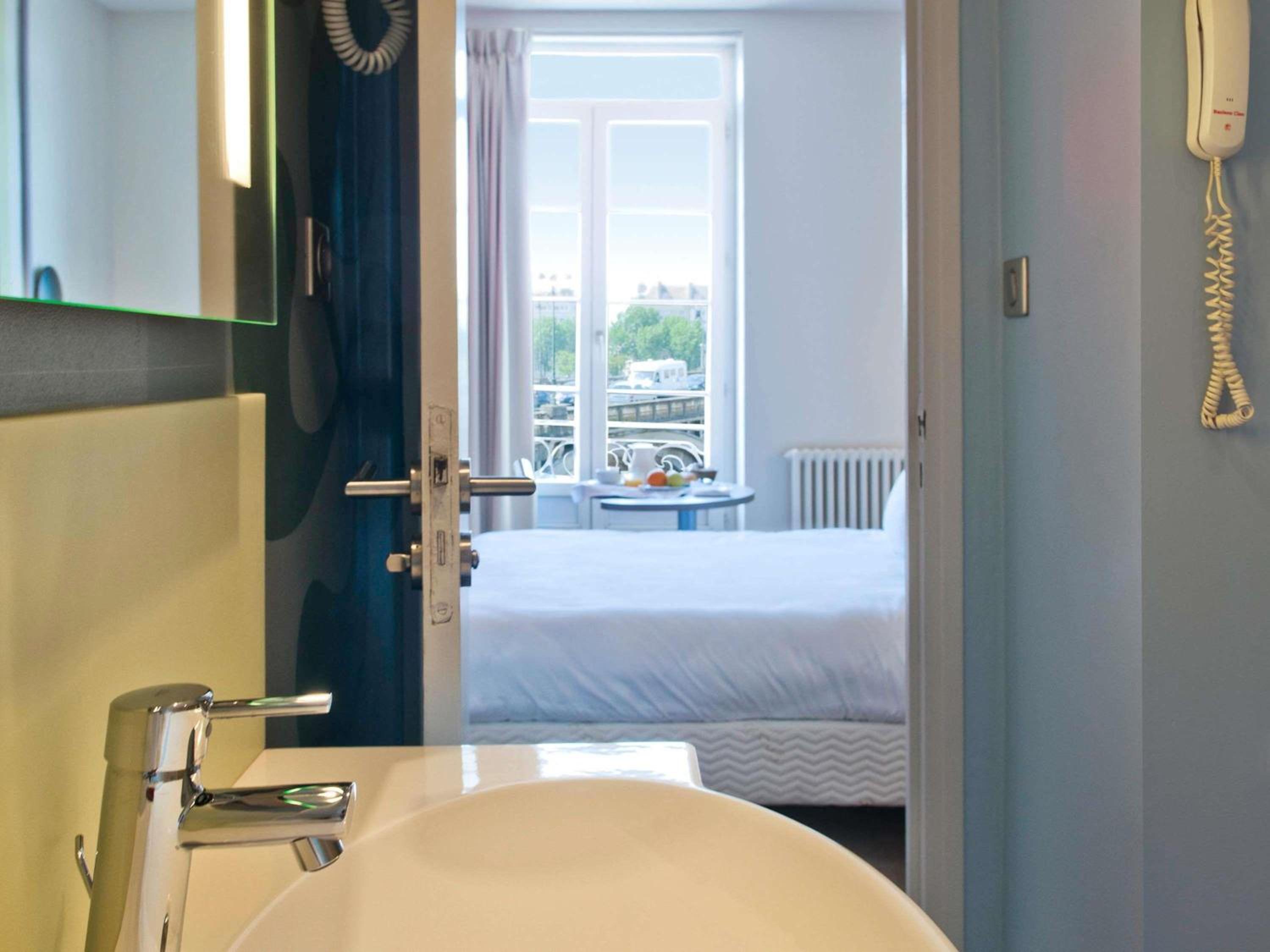 Standard Double Room with View - Photo 3