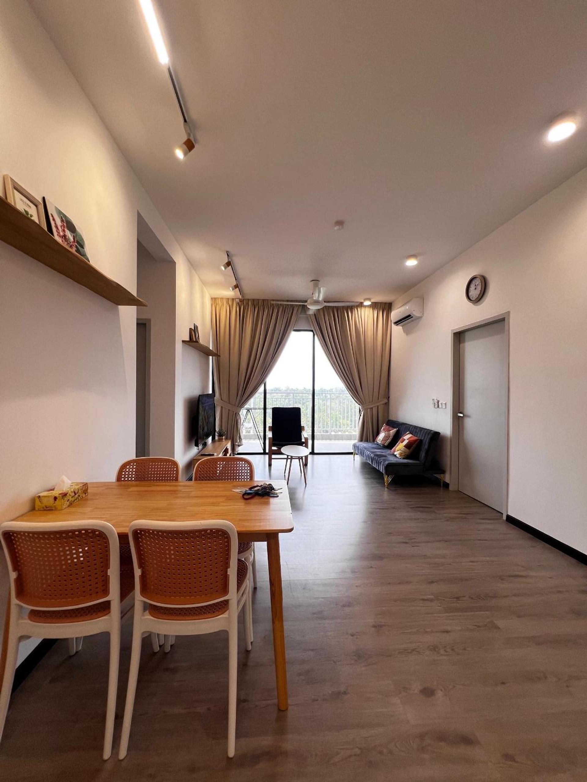 Three-Bedroom Premium Apartment with Balcony photo 3