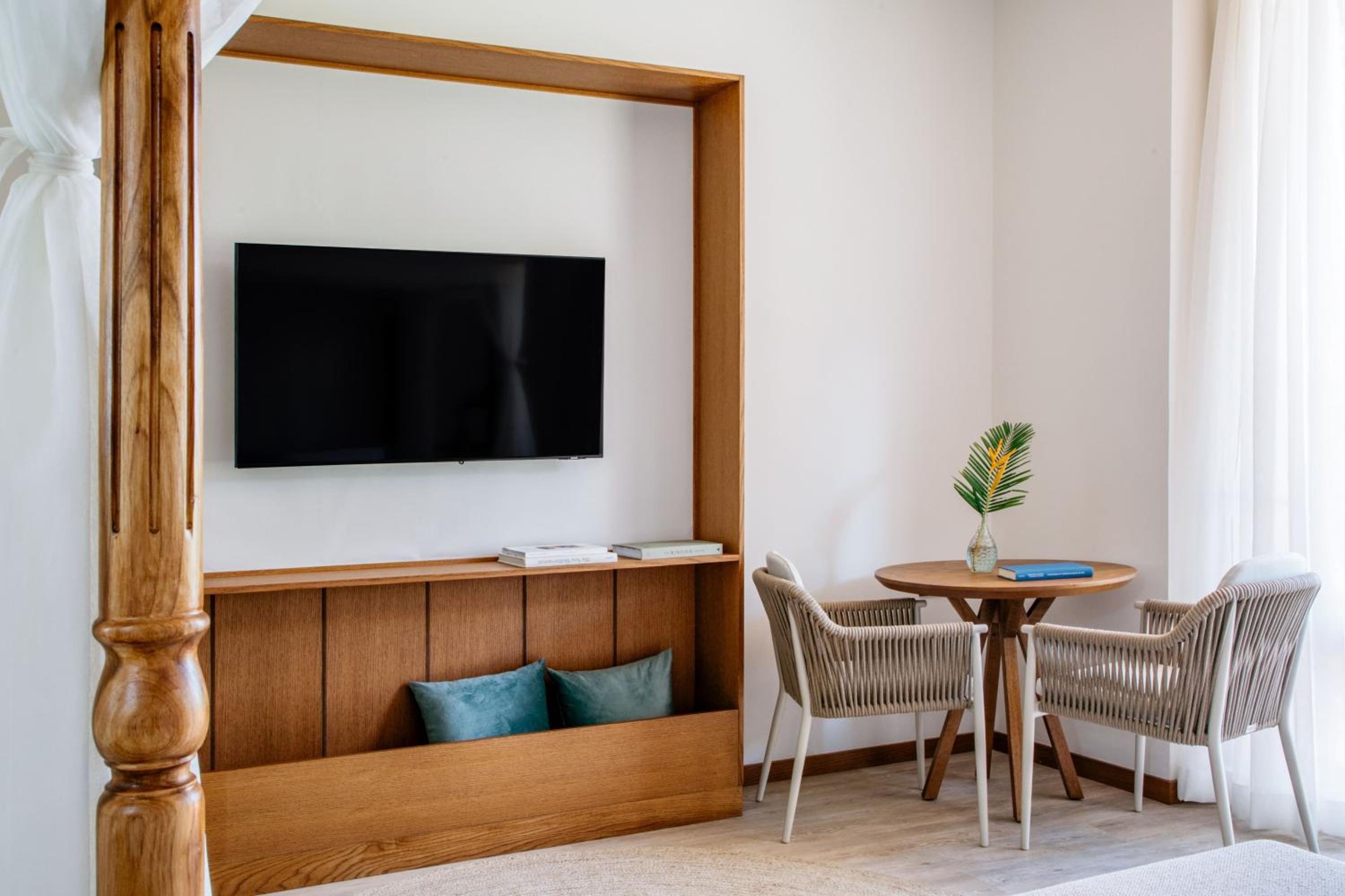 Premium Room with Garden - Photo 4
