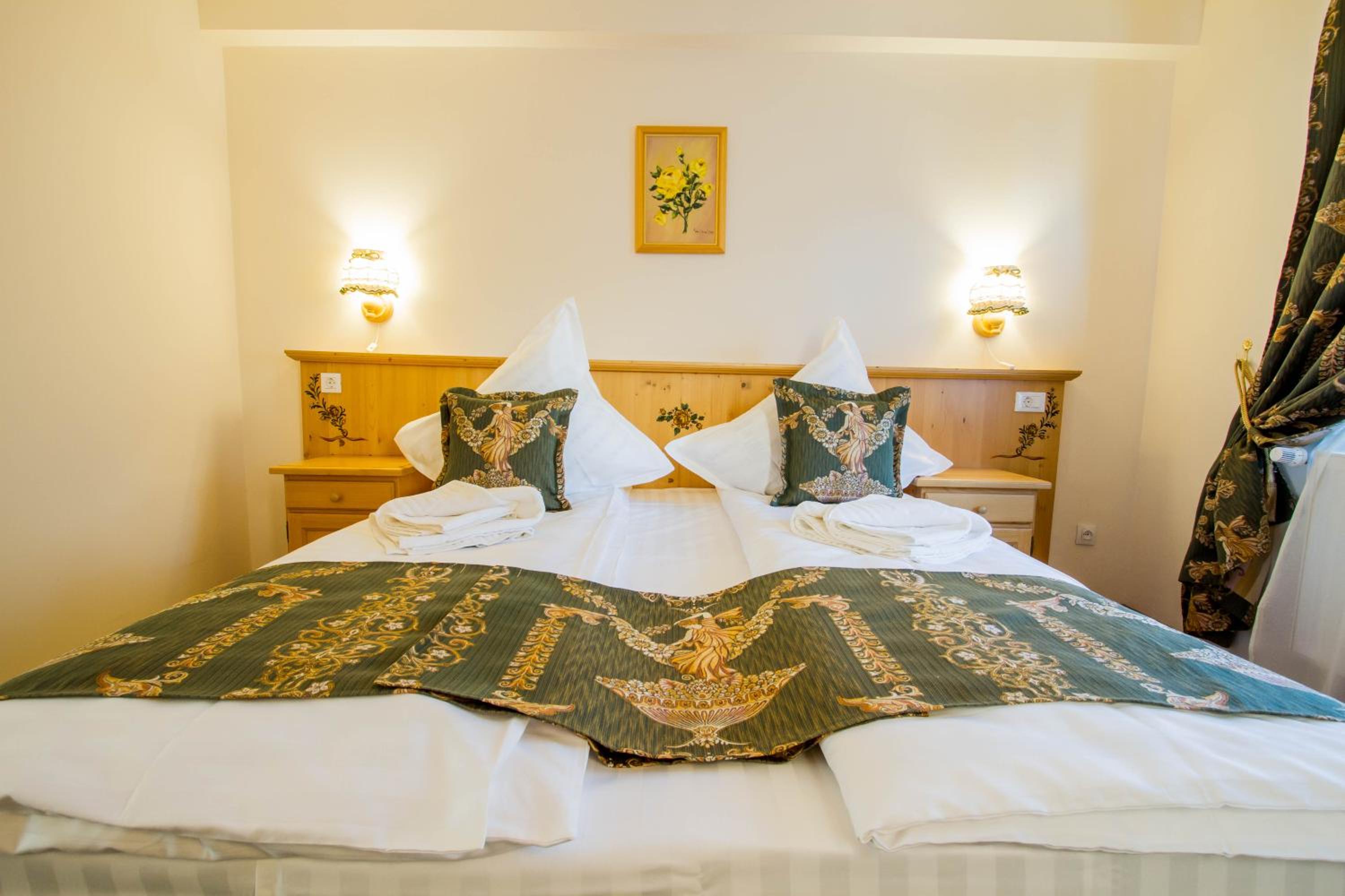 Double or Twin Room with Balcony - Photo 4