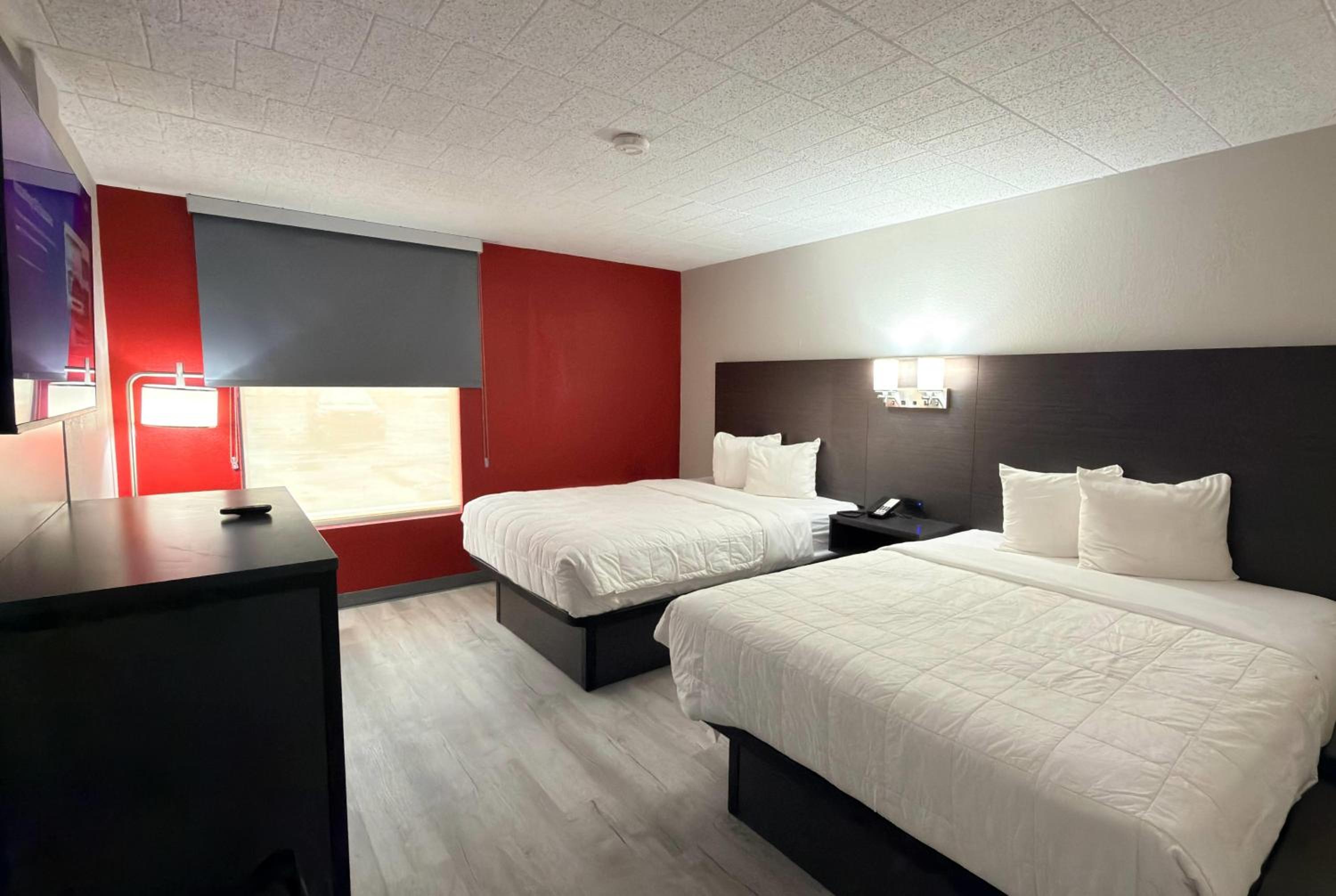 Queen Room with Two Queen Beds - Non-Smoking photo 1