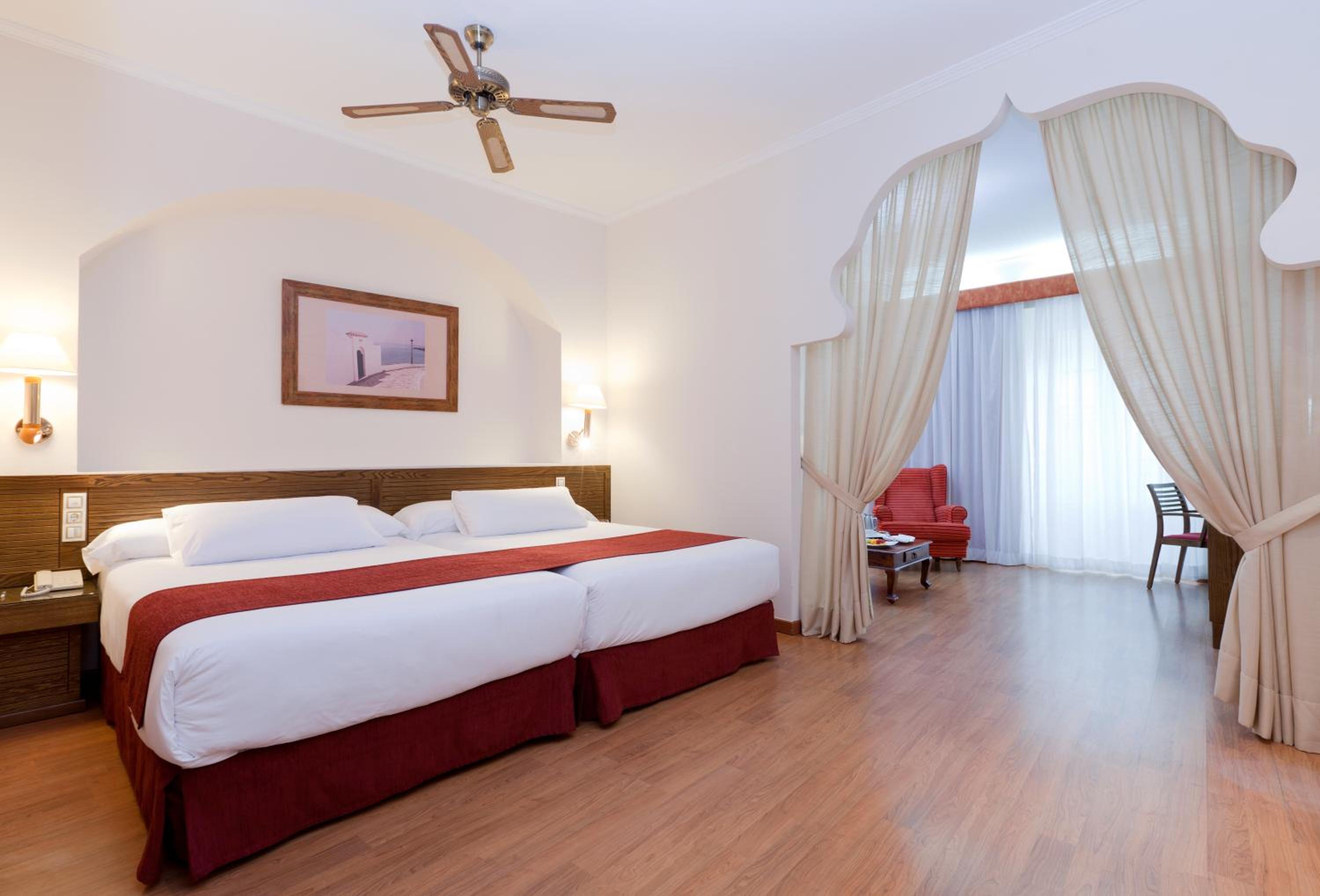 Junior Suite (2 Adults + 1 Child) - Photo 18