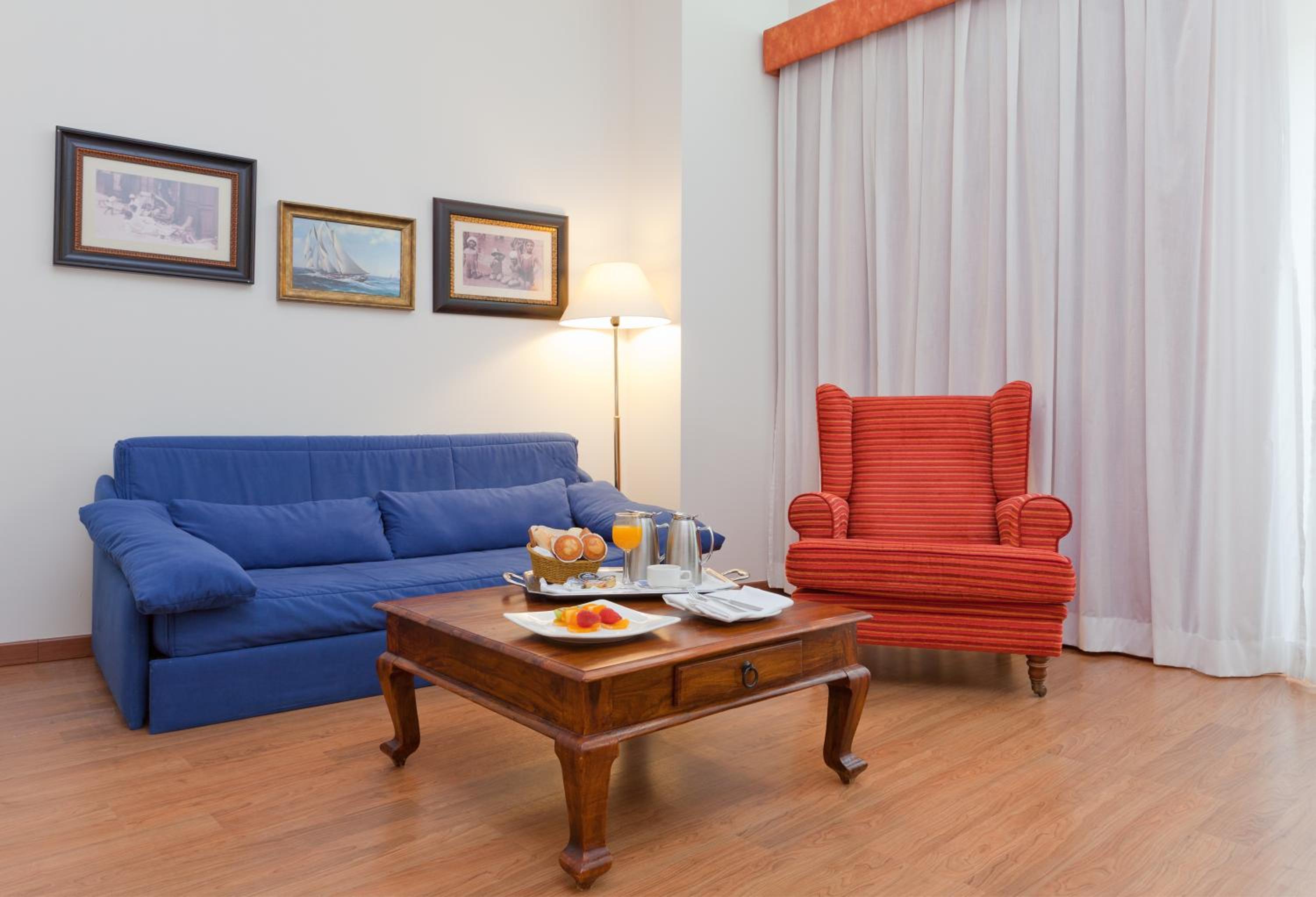 Junior Suite (2 Adults + 1 Child) - Photo 2