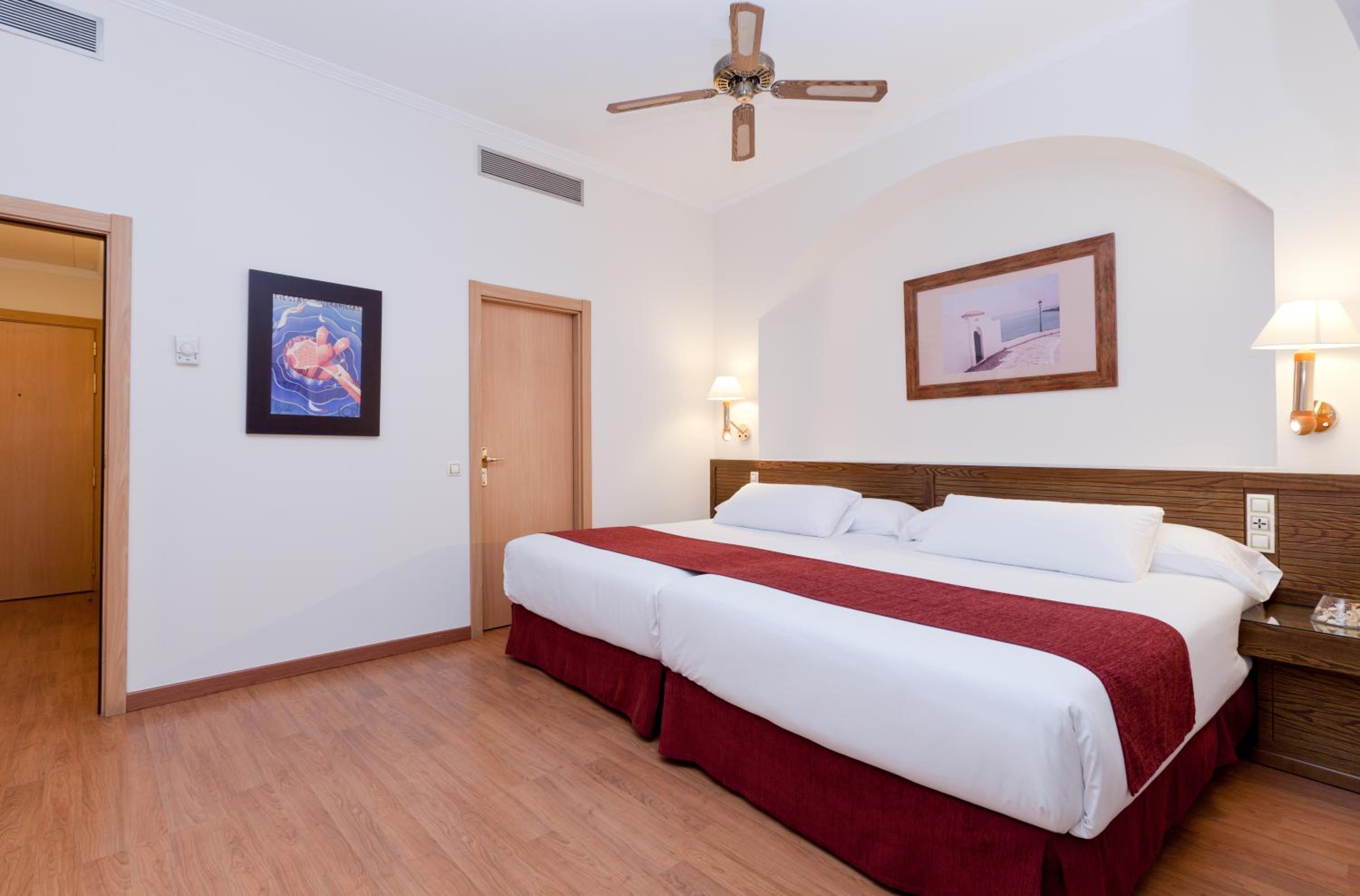 Junior Suite (2 Adults + 1 Child) - Photo 14