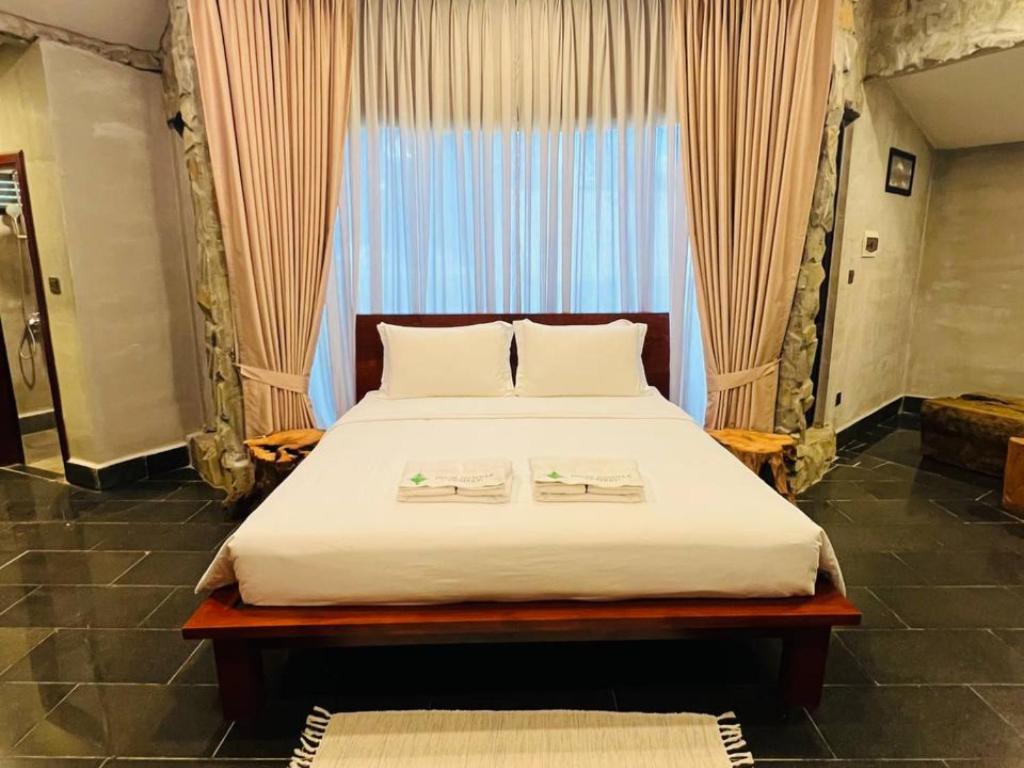 Deluxe Double Room (2 Adults + 1 Child) photo 2