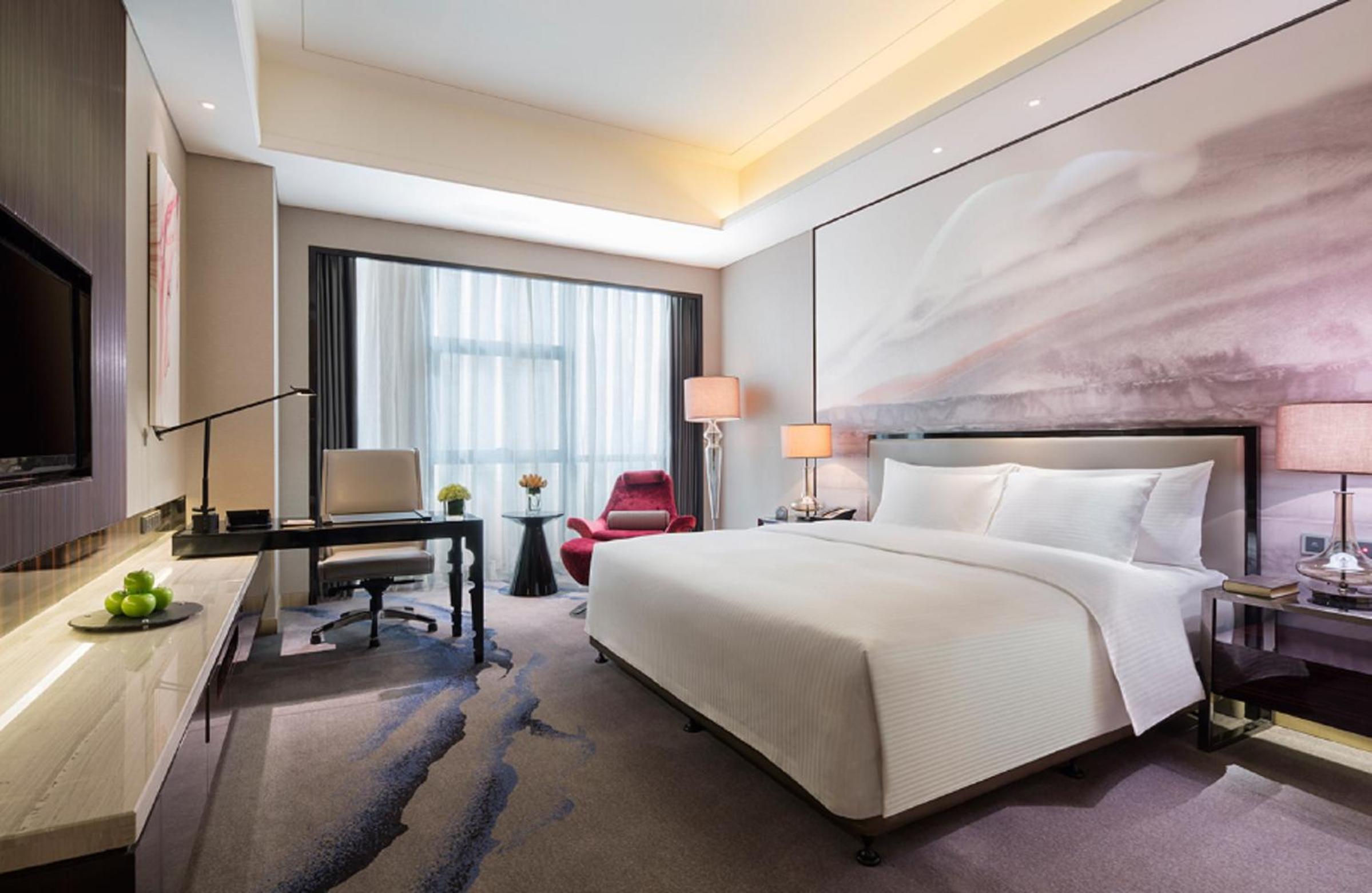 Deluxe King Room photo 2