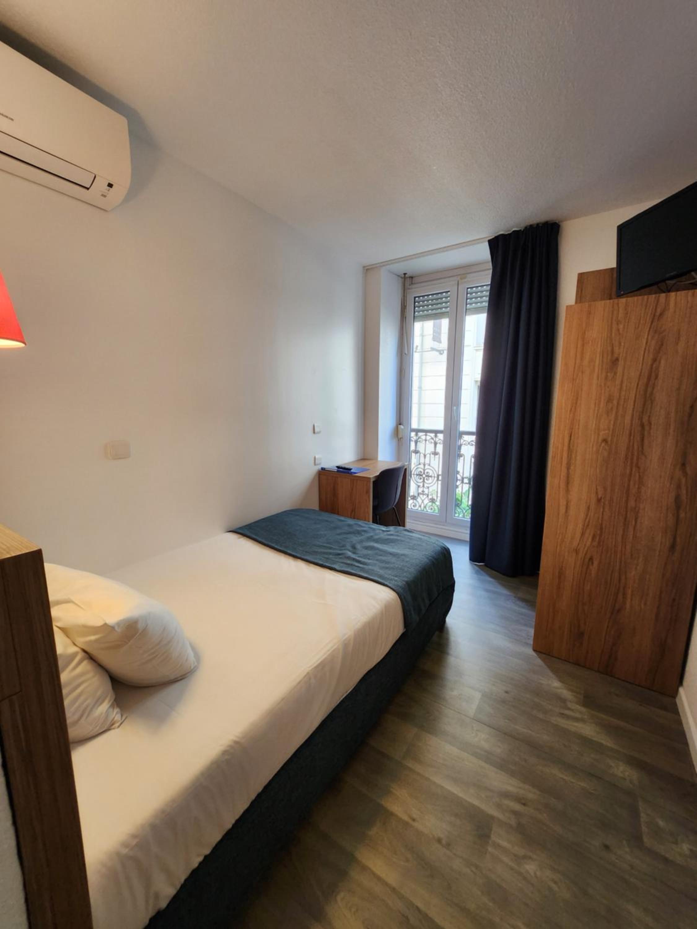 Single Room photo 2