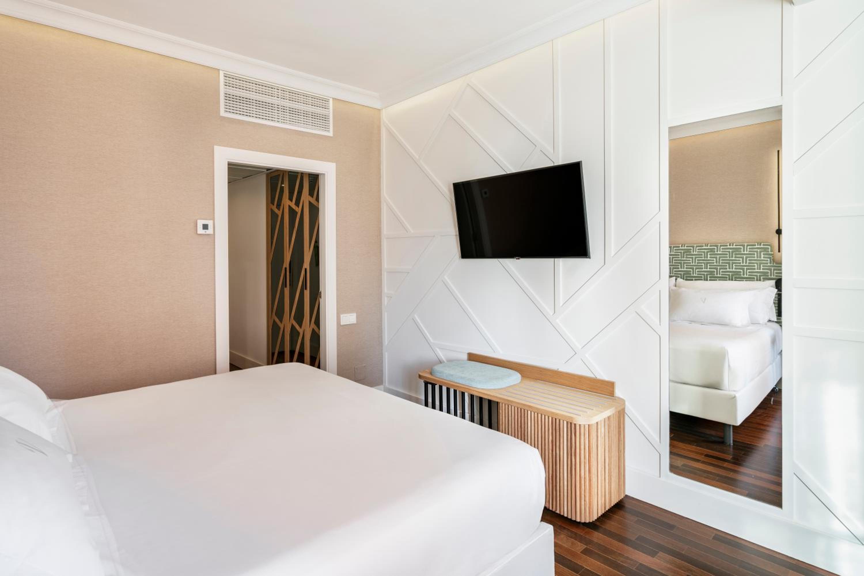 Vincci Room Superior with City View thumbnail 5