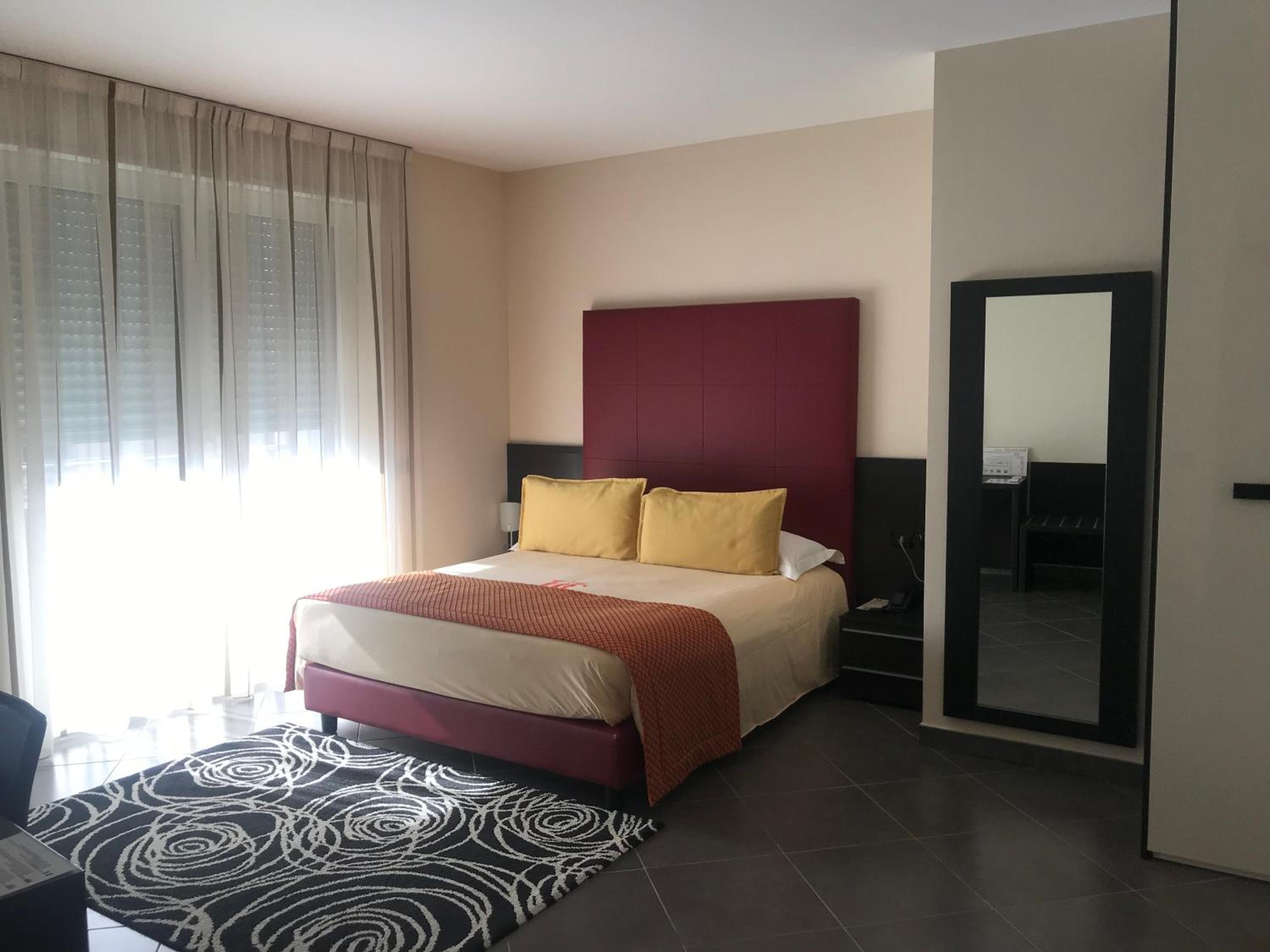 One-Bedroom Deluxe Apartment