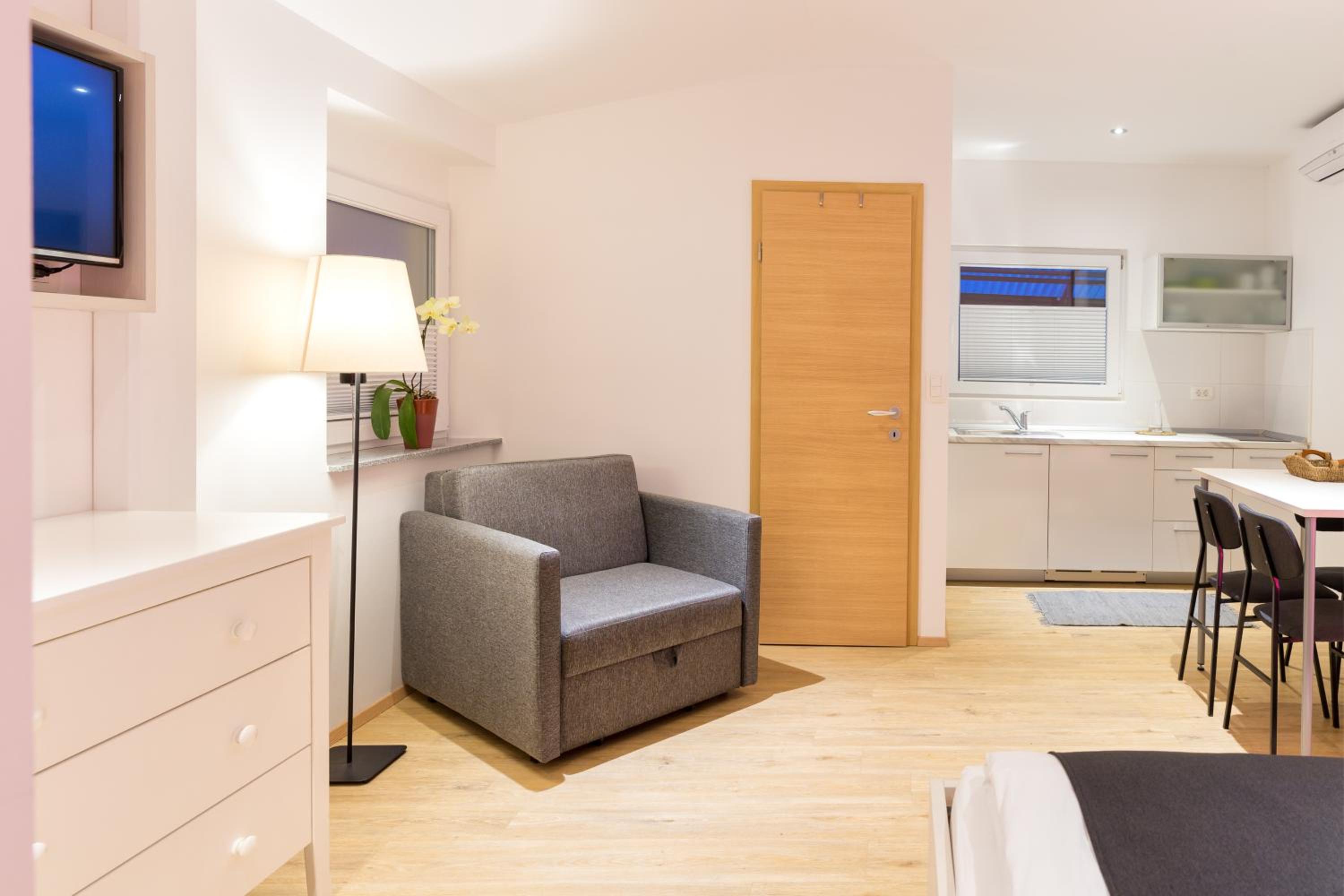 Studio Apartment photo 3