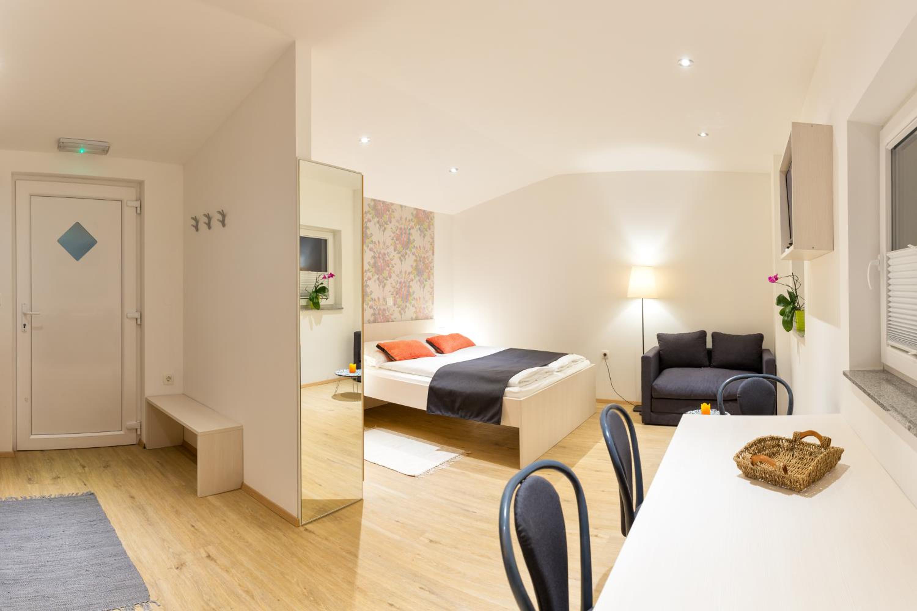 Studio Apartment photo 1