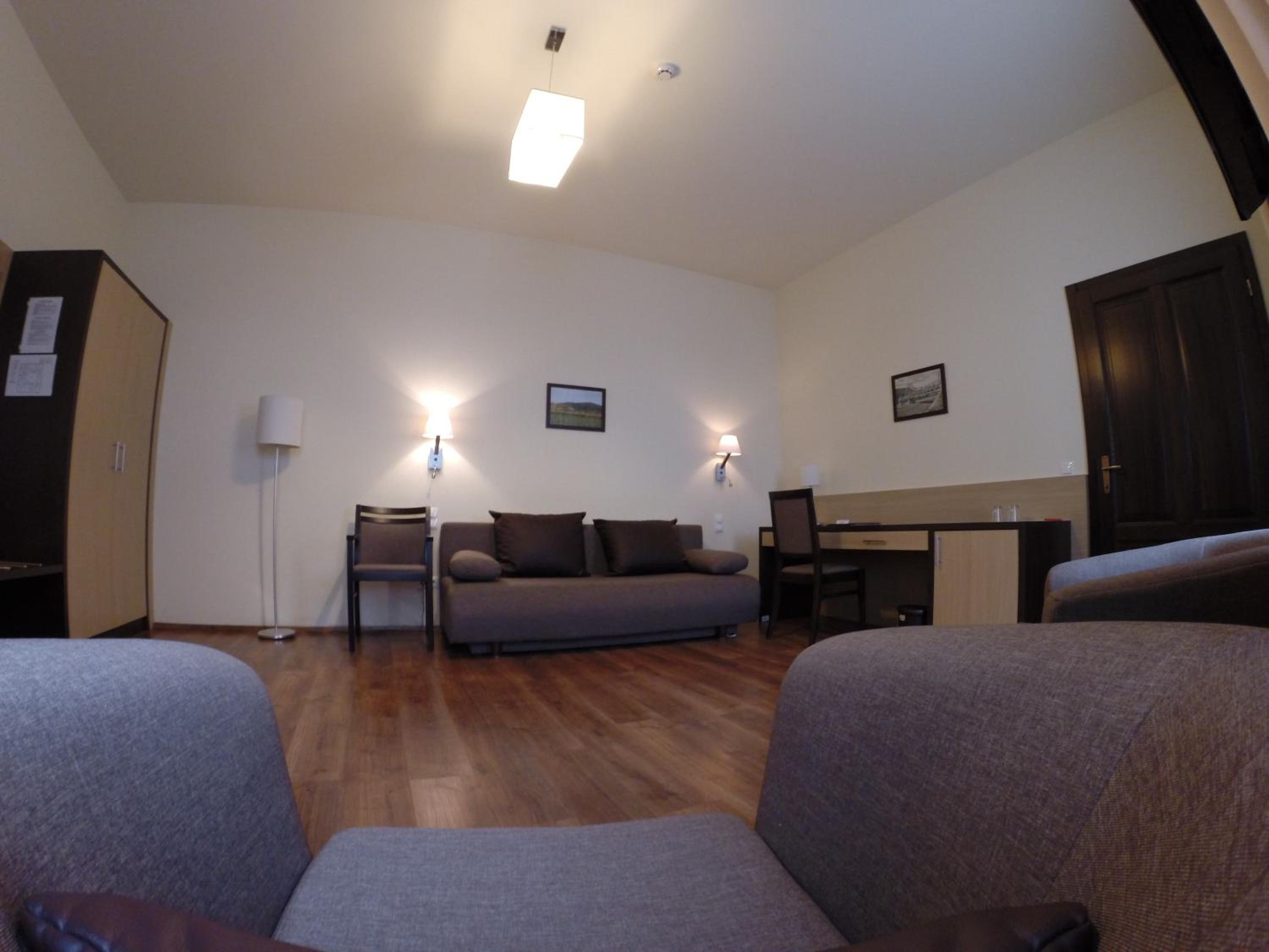 One-Bedroom Apartment - Photo 15