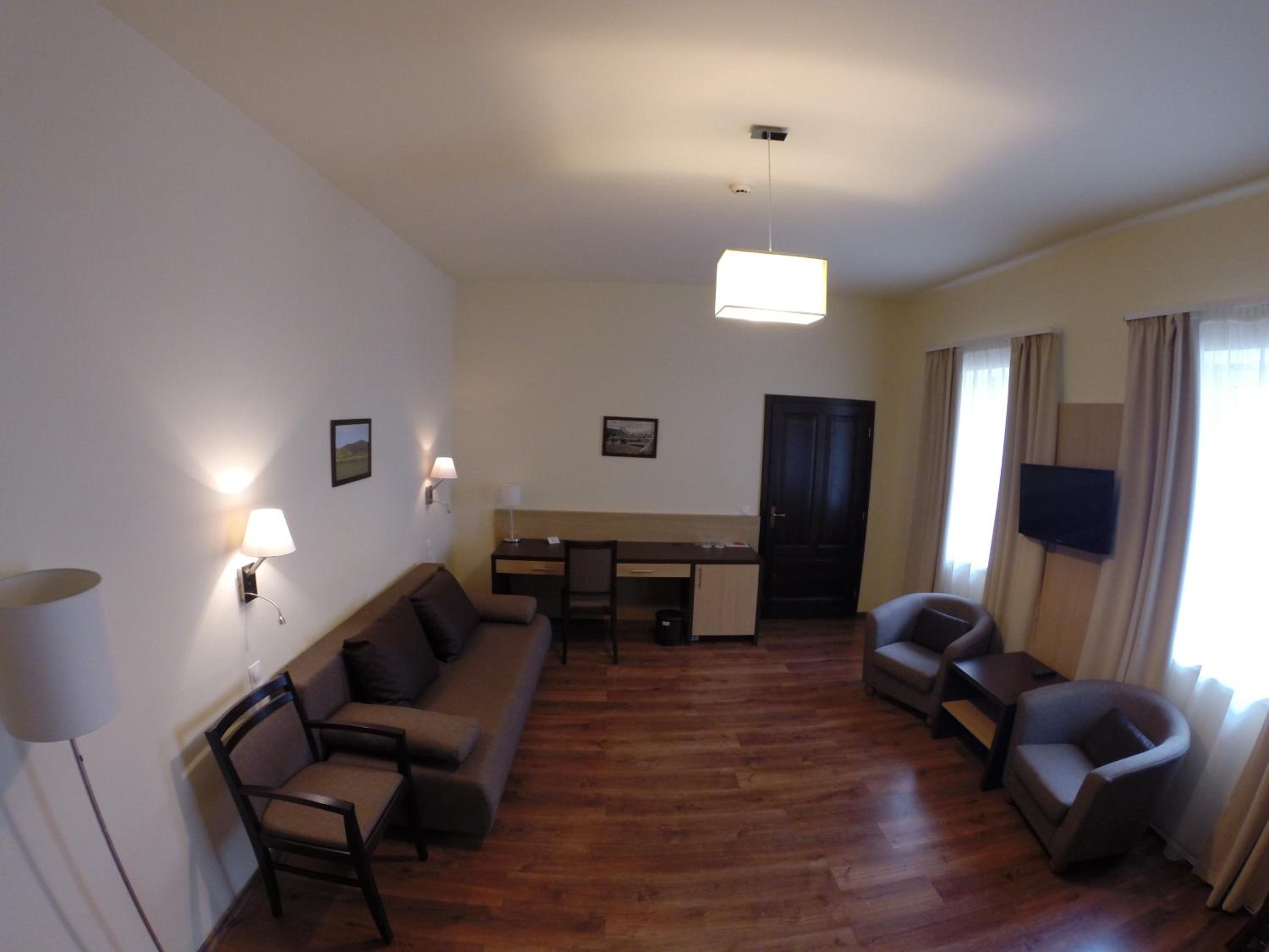 One-Bedroom Apartment - Photo 17