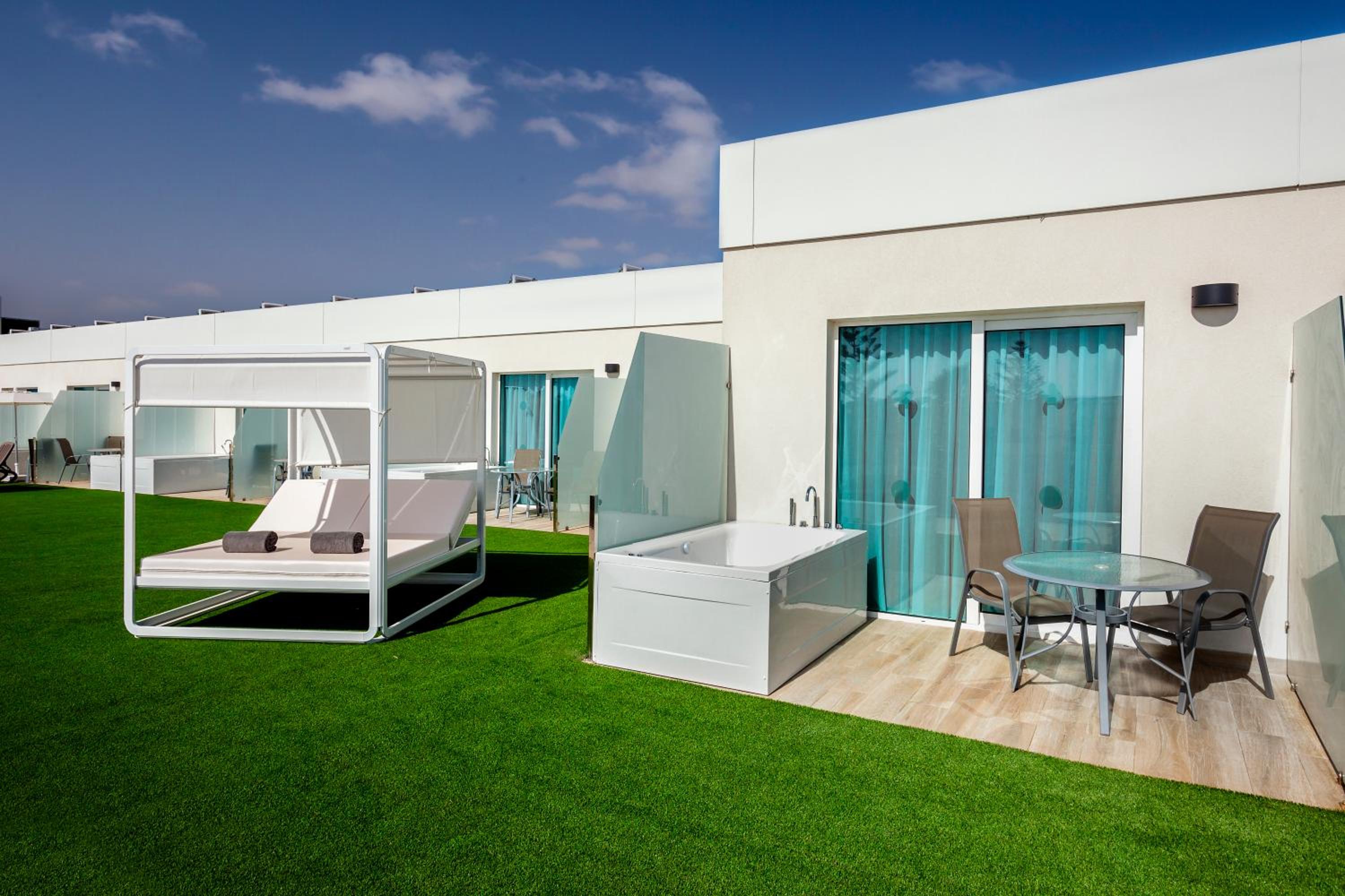 Deluxe Double Room With Spa Bath (2 Adults + 1 Child) photo 2