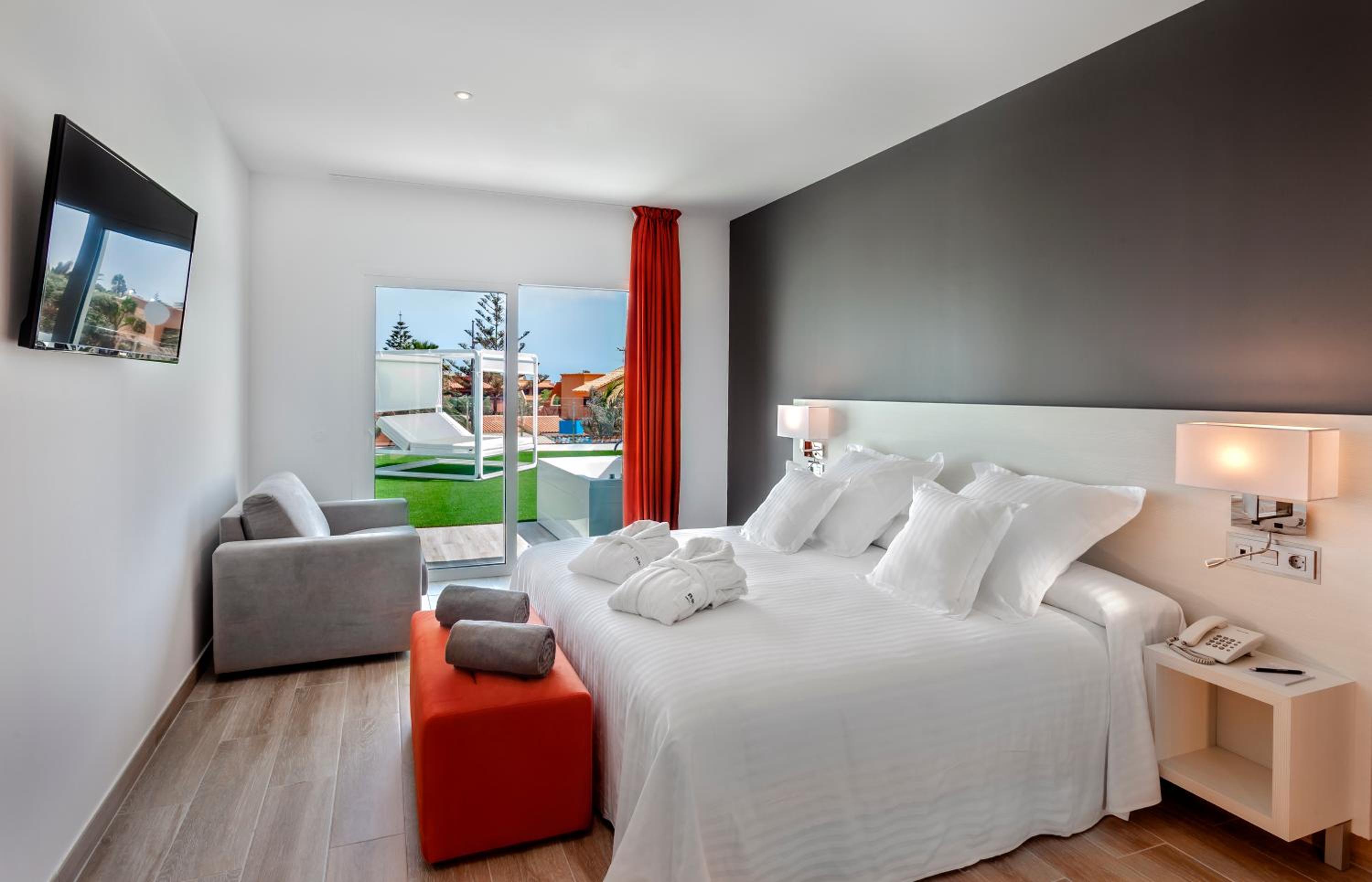 Deluxe Double Room With Spa Bath (2 Adults + 1 Child) photo 3
