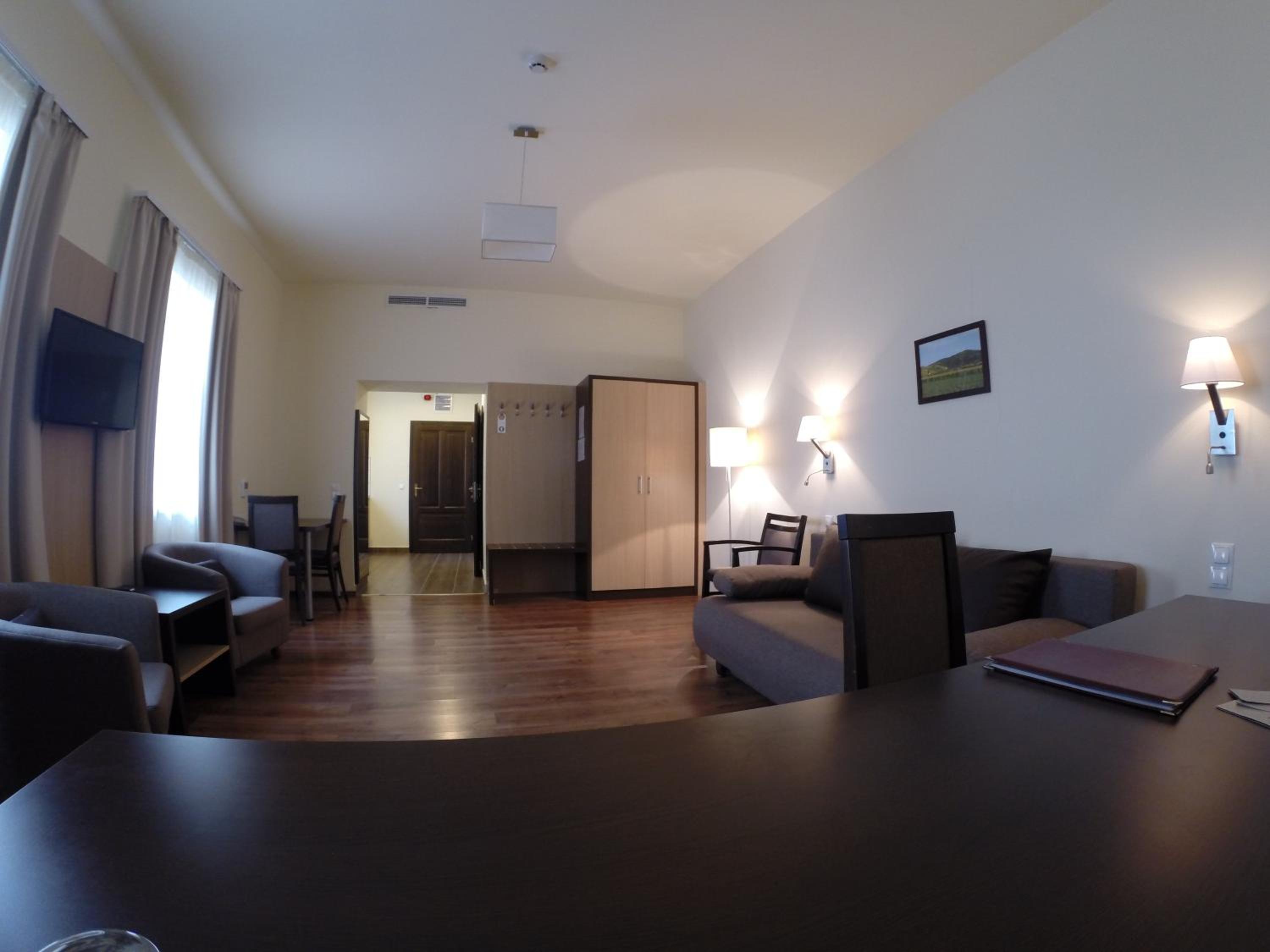 One-Bedroom Apartment - Photo 18