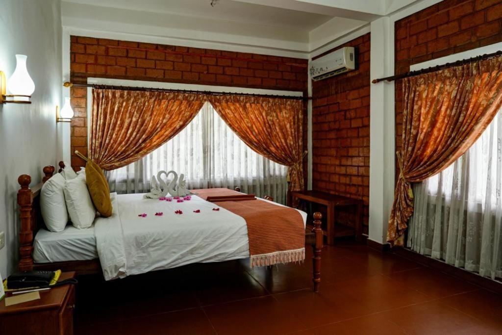 Ayur Suite with Complimentary INR 500 Hotel Credit redeemable on the Spa - Applicable only for guests utilising spa services totalling over Rs 5000  photo 2