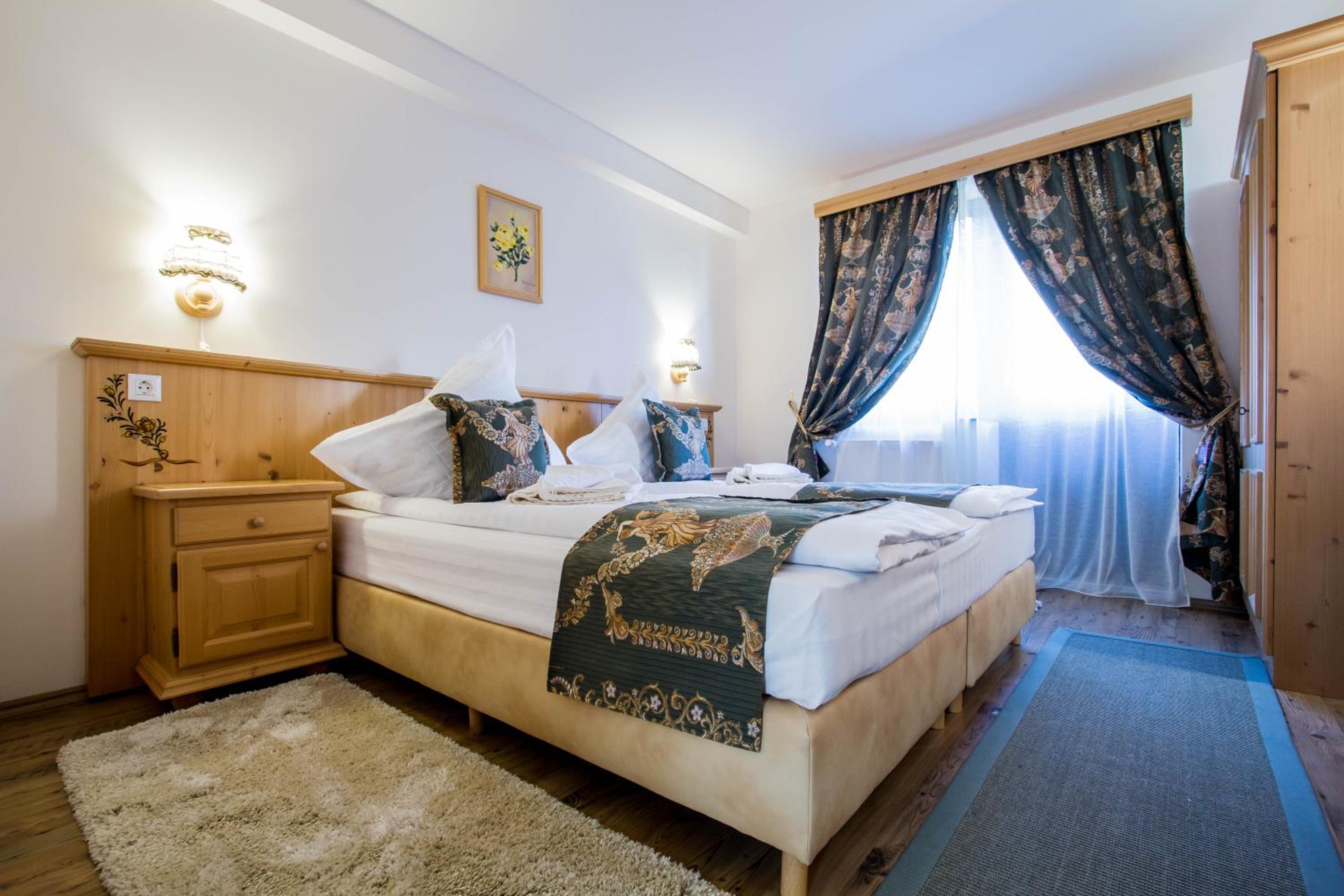 Double or Twin Room with Balcony - Photo 1