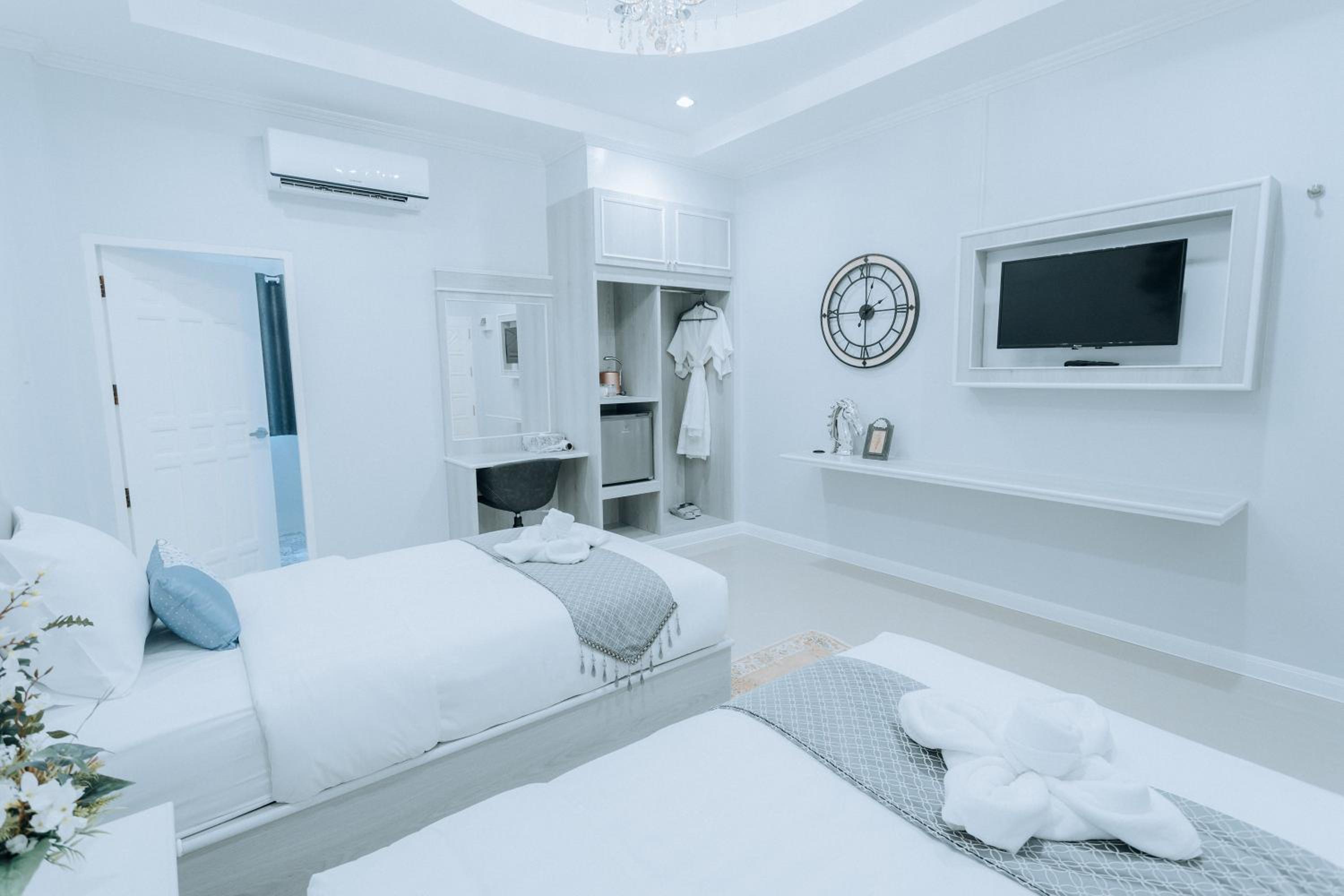 Deluxe Twin Room photo 3