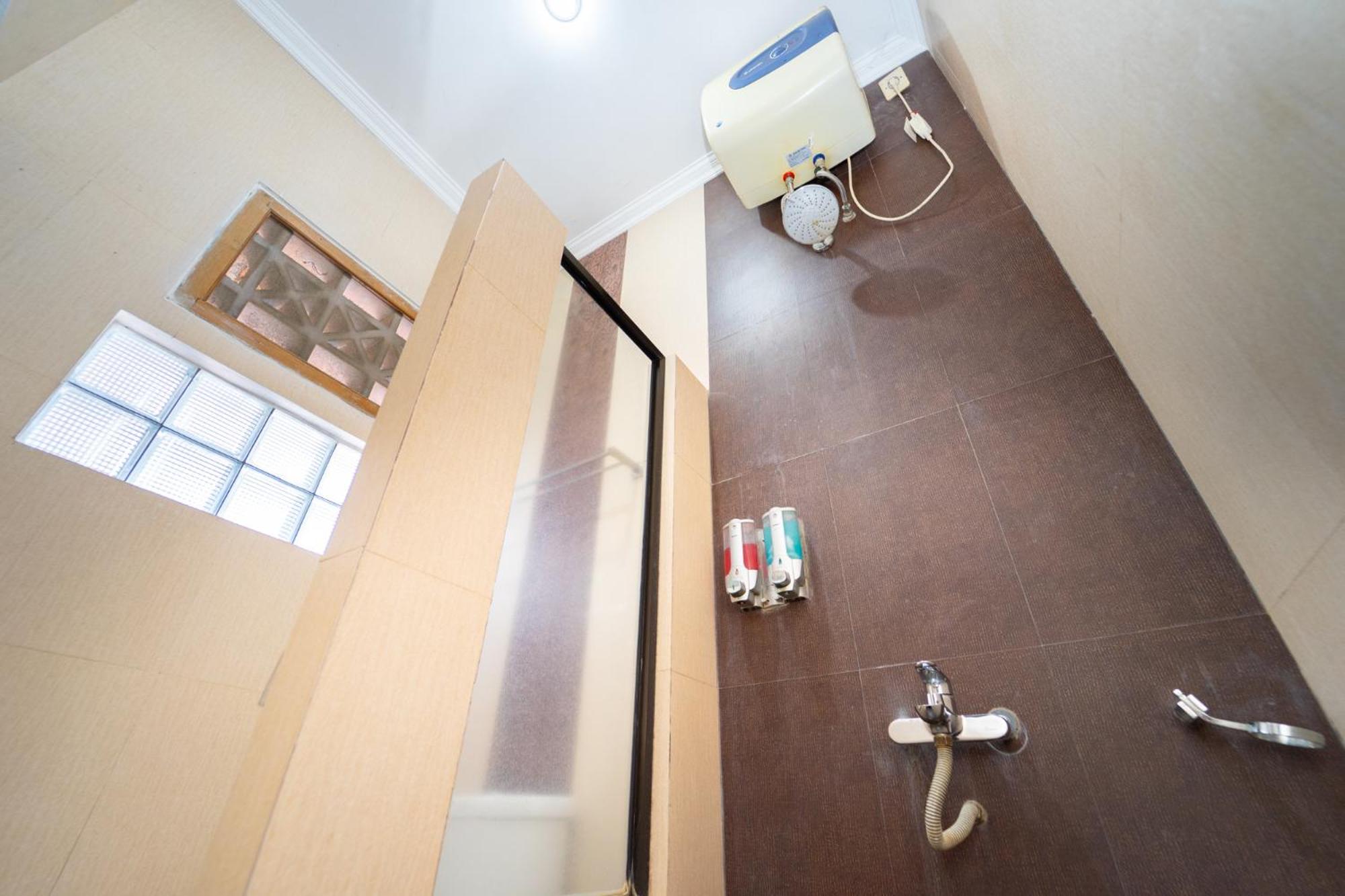 Deluxe Double Room - Photo 9