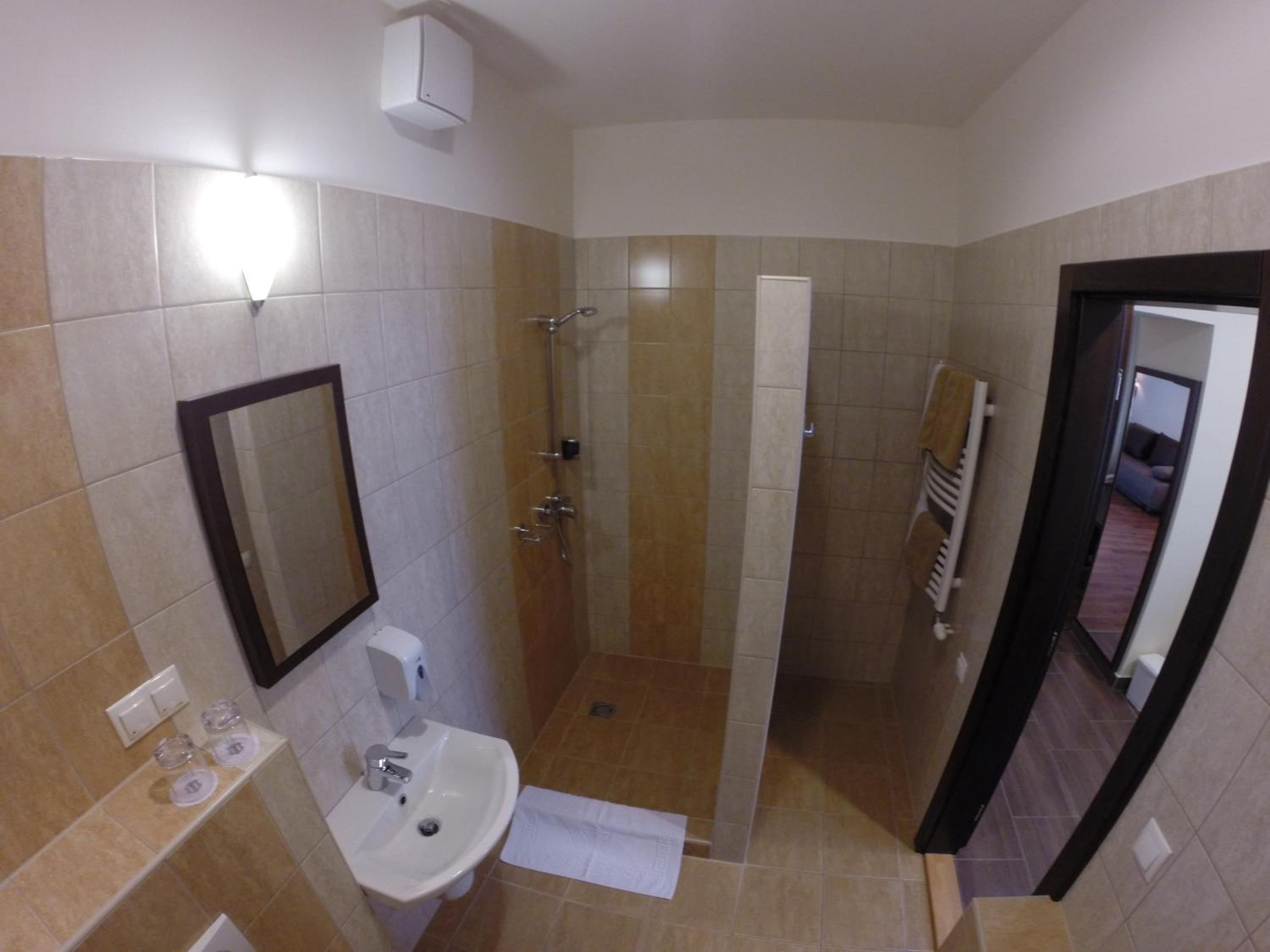 One-Bedroom Apartment - Photo 24