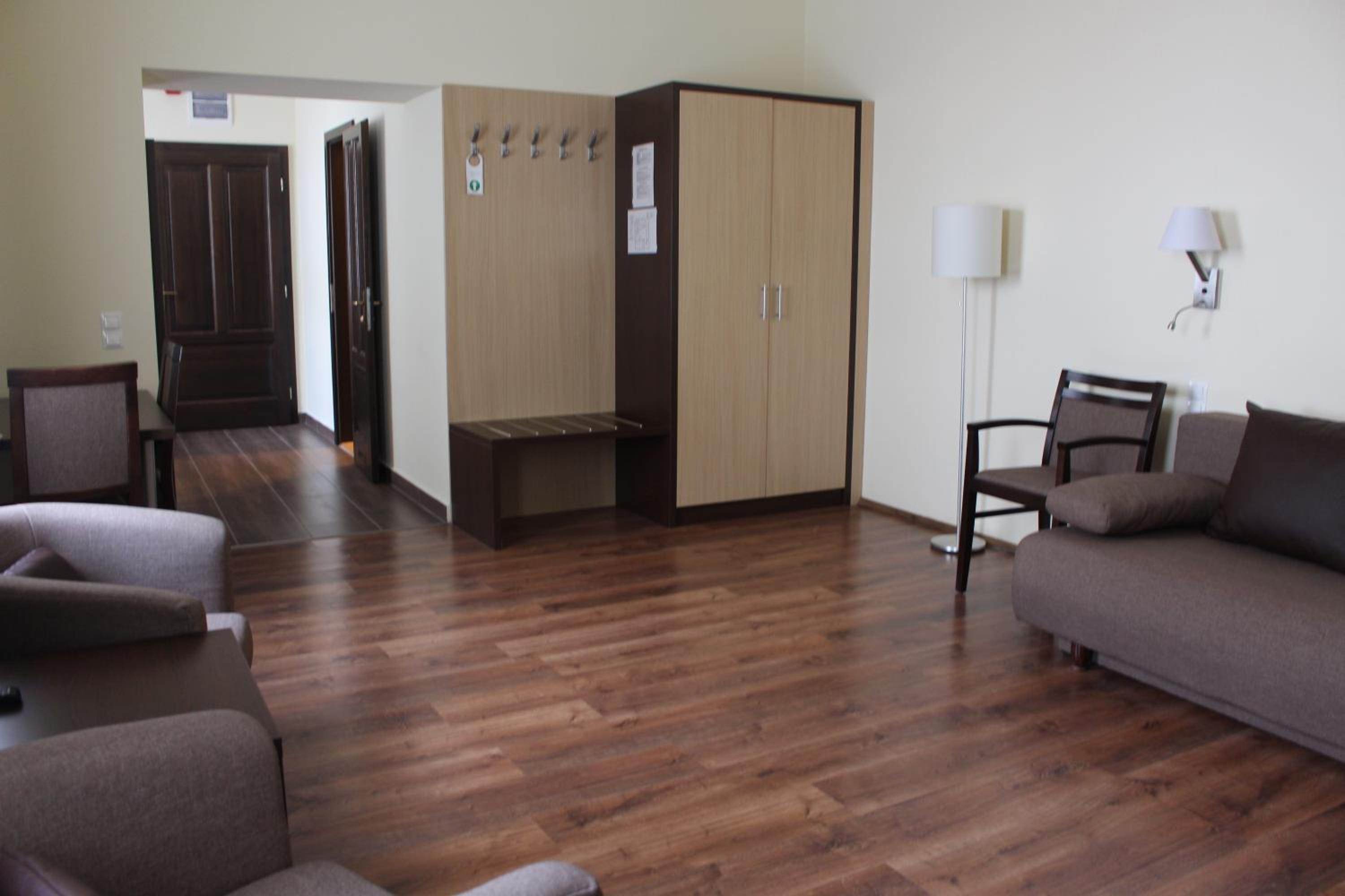 One-Bedroom Apartment - Photo 1