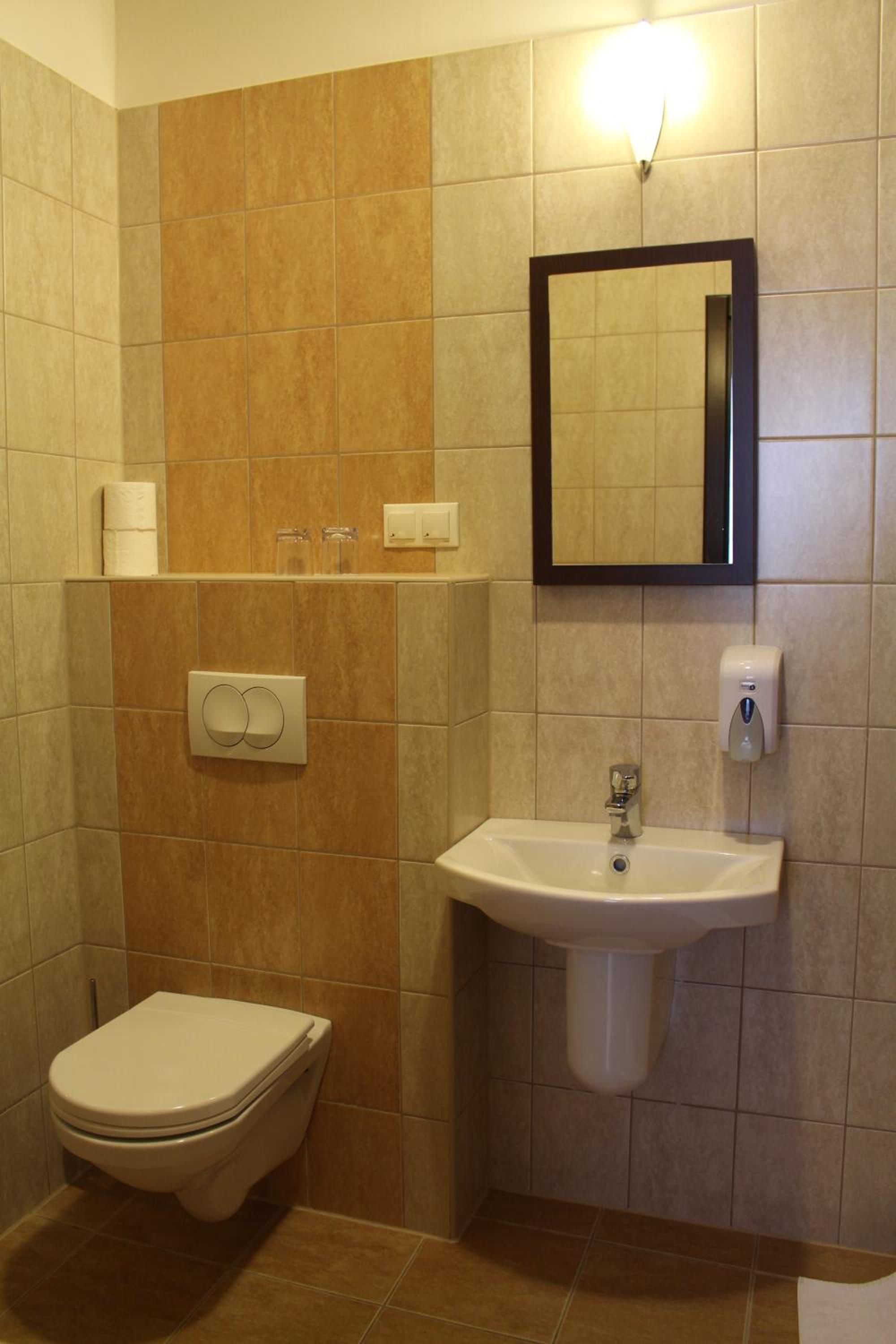 One-Bedroom Apartment - Photo 3