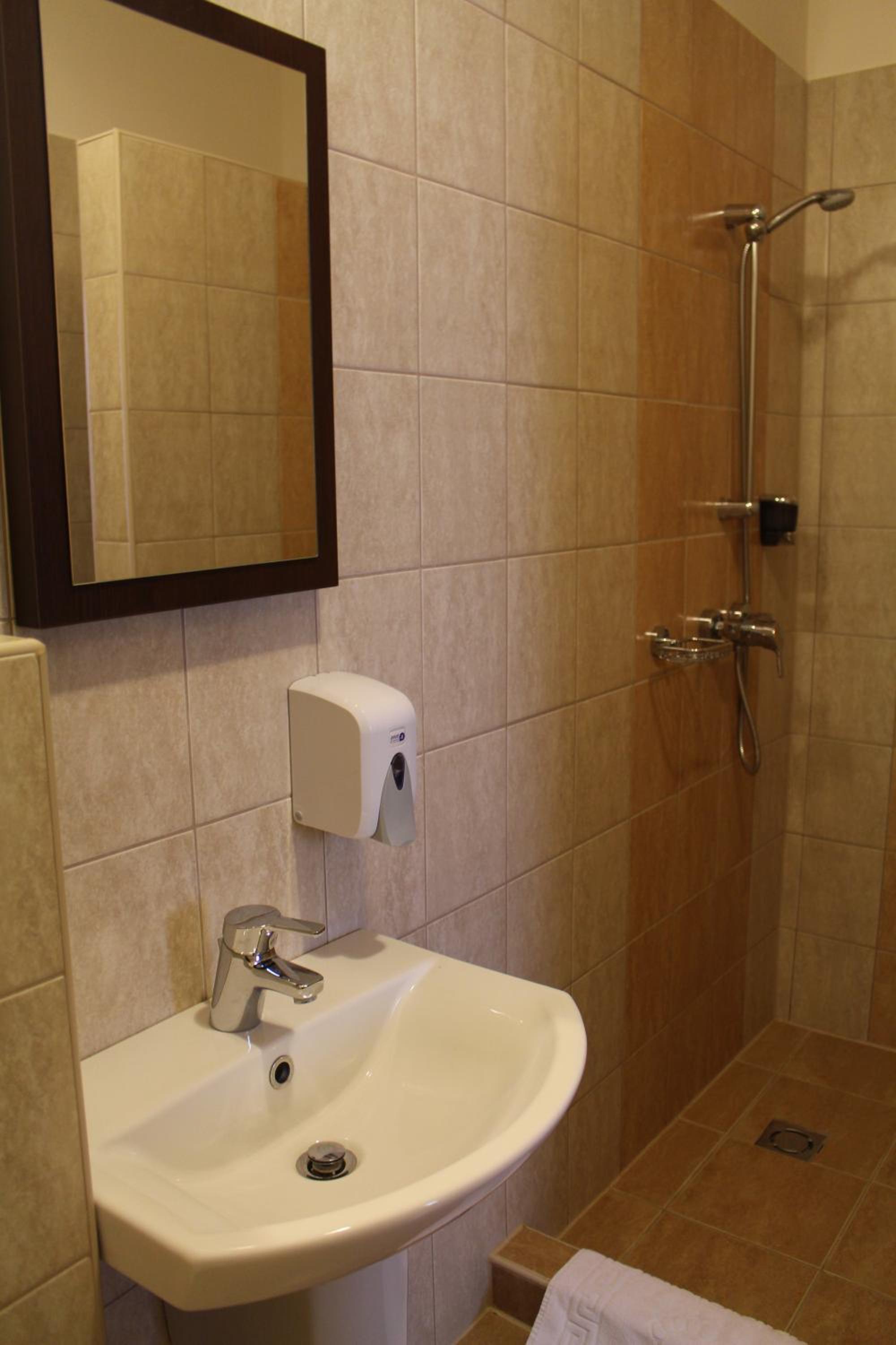 One-Bedroom Apartment - Photo 4