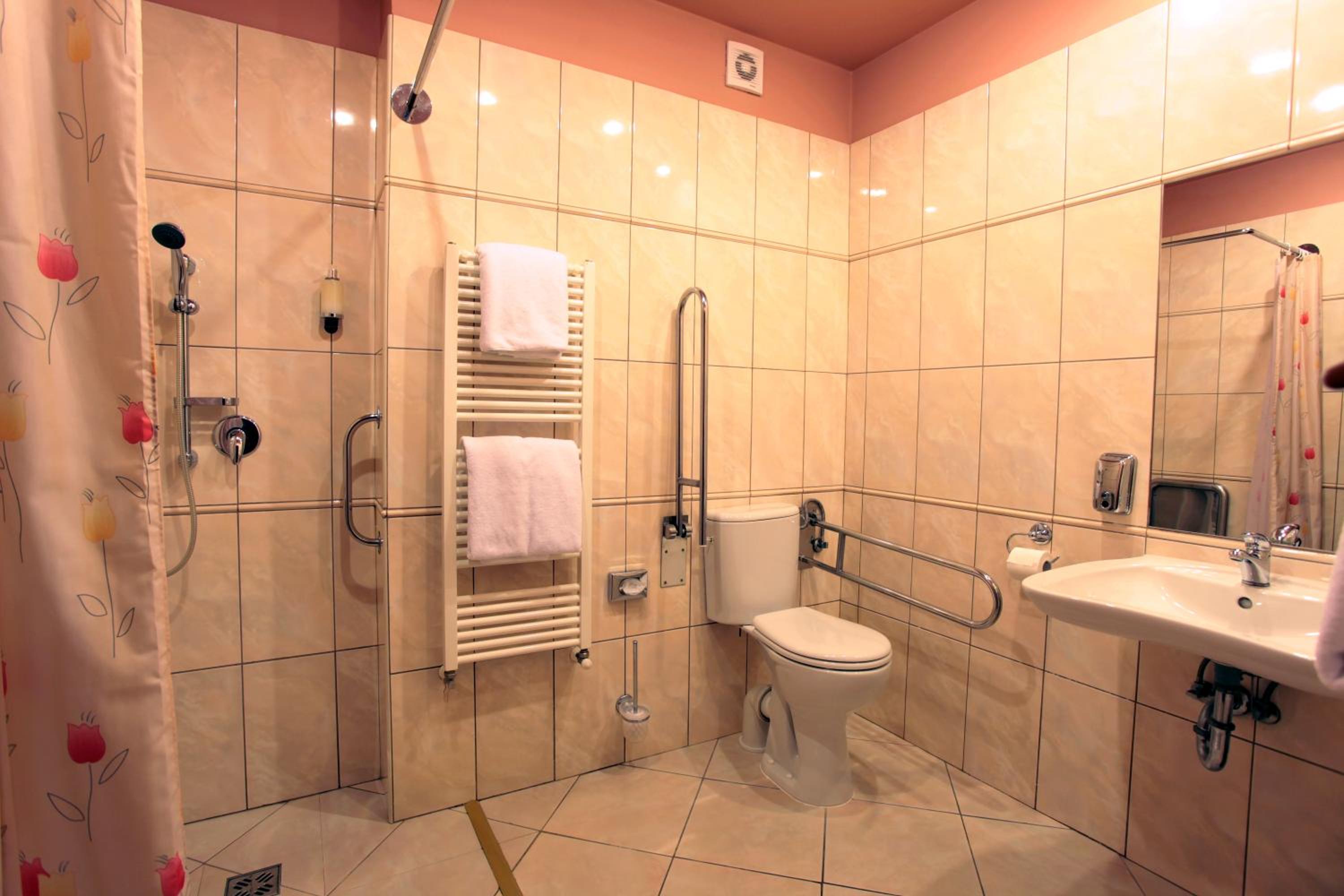 Double or Twin Room - Photo 8