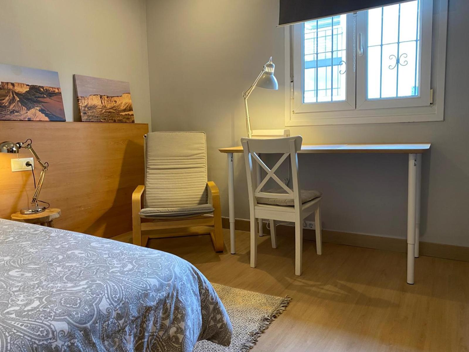 Single Room with Private Bathroom photo 2