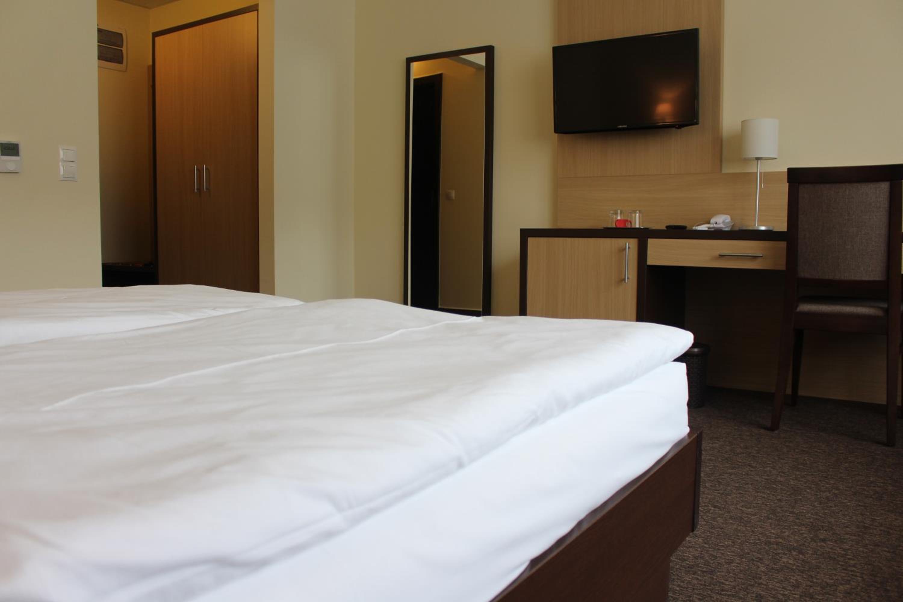 Double or Twin Room - Photo 13