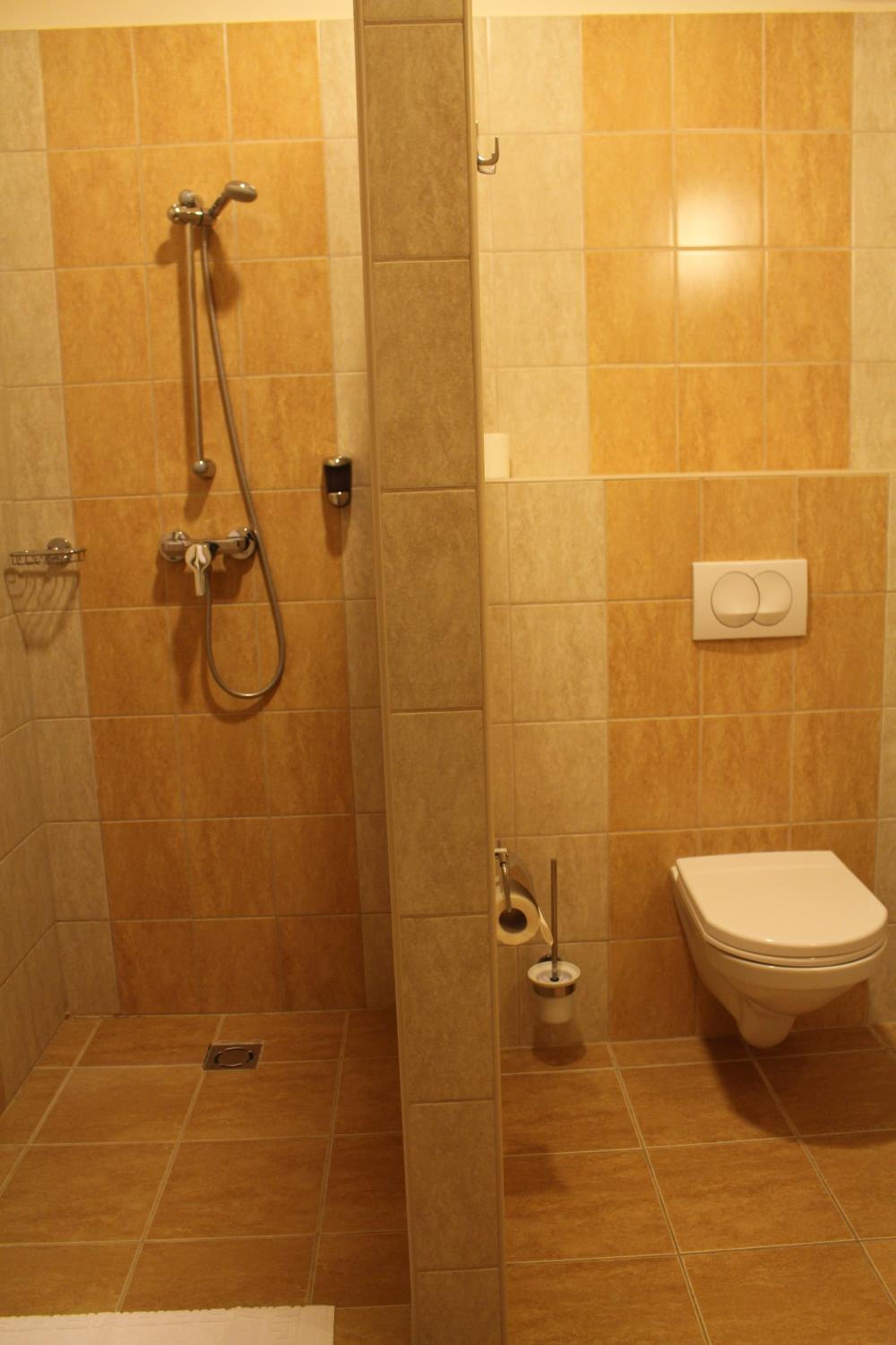 Double or Twin Room - Photo 17