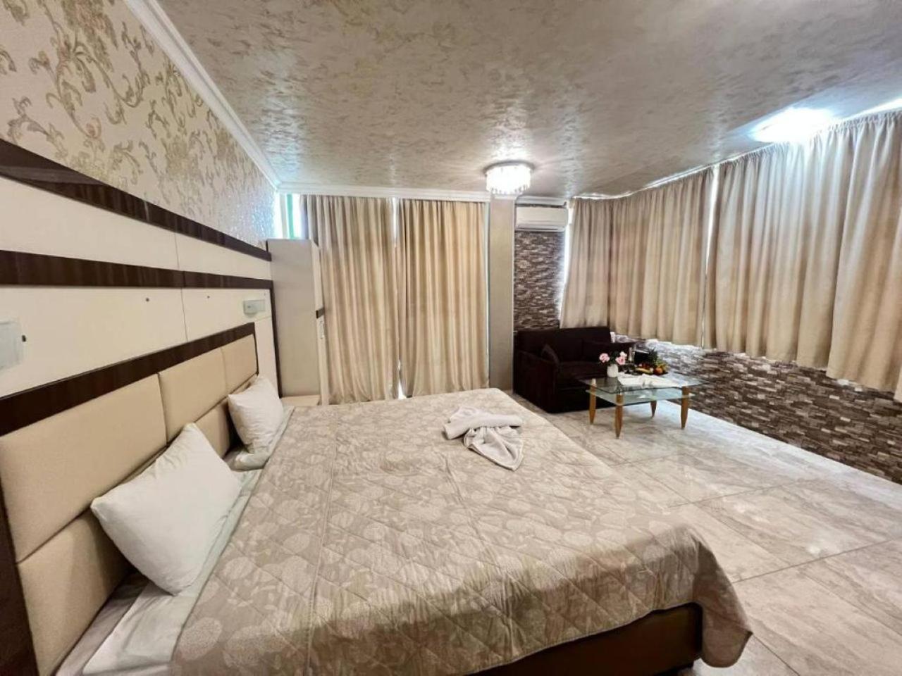Two-Bedroom Deluxe Apartment with Balcony photo 3