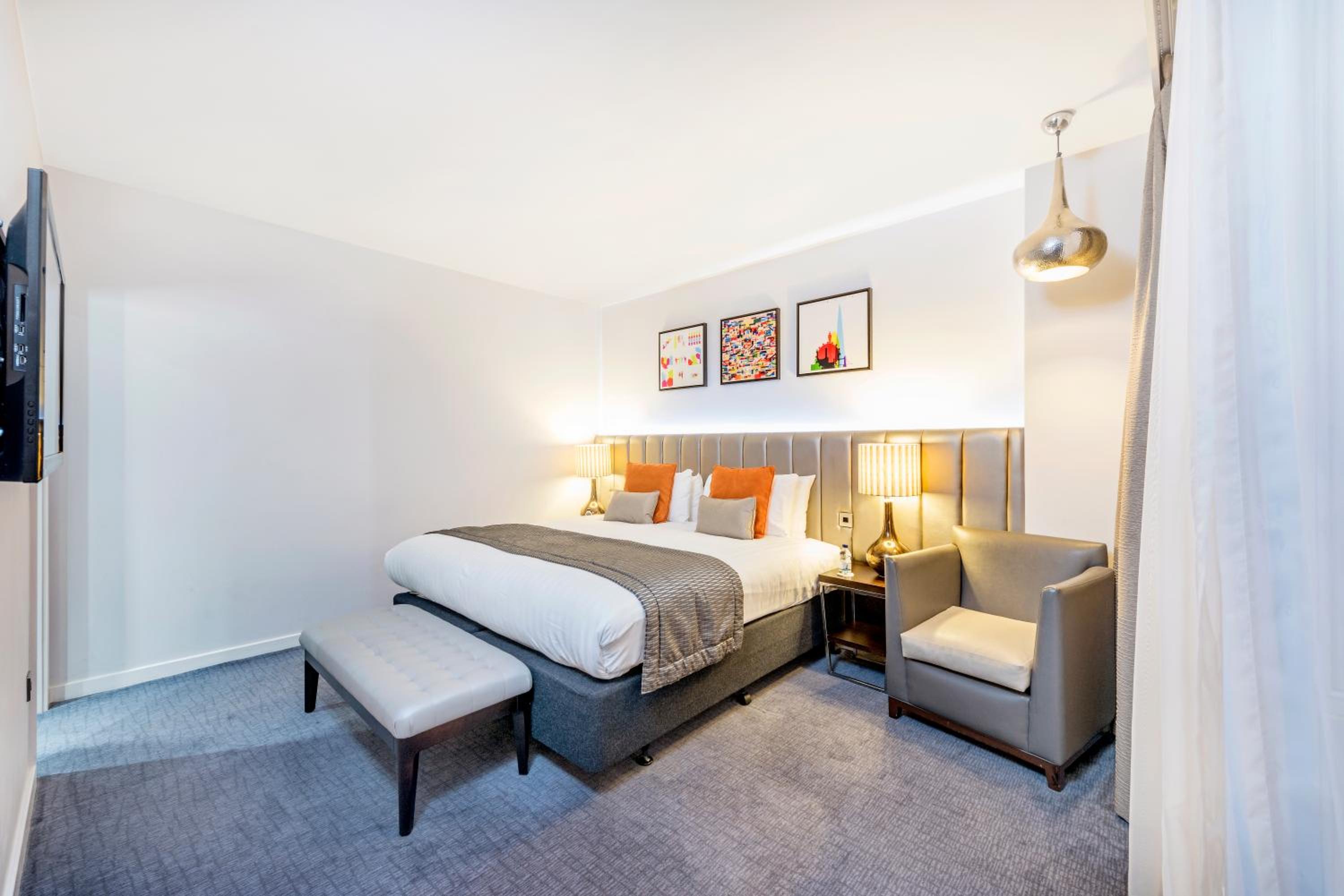 Executive King Room thumbnail 5